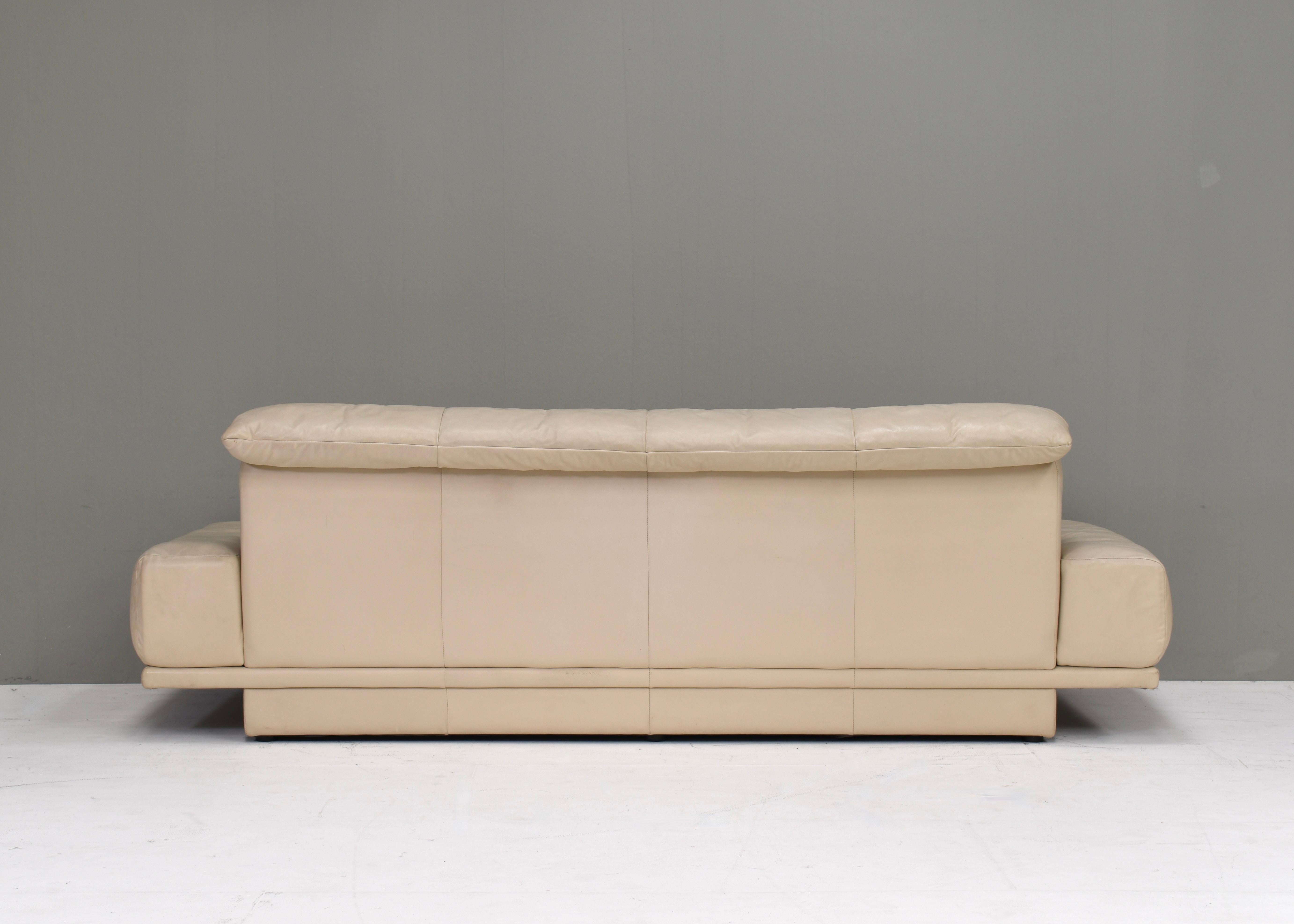 Rolf Benz 3-sitziges Sofa in elfenbeinfarbenem Leder - Deutschland, um 1980-1990 im Angebot 2
