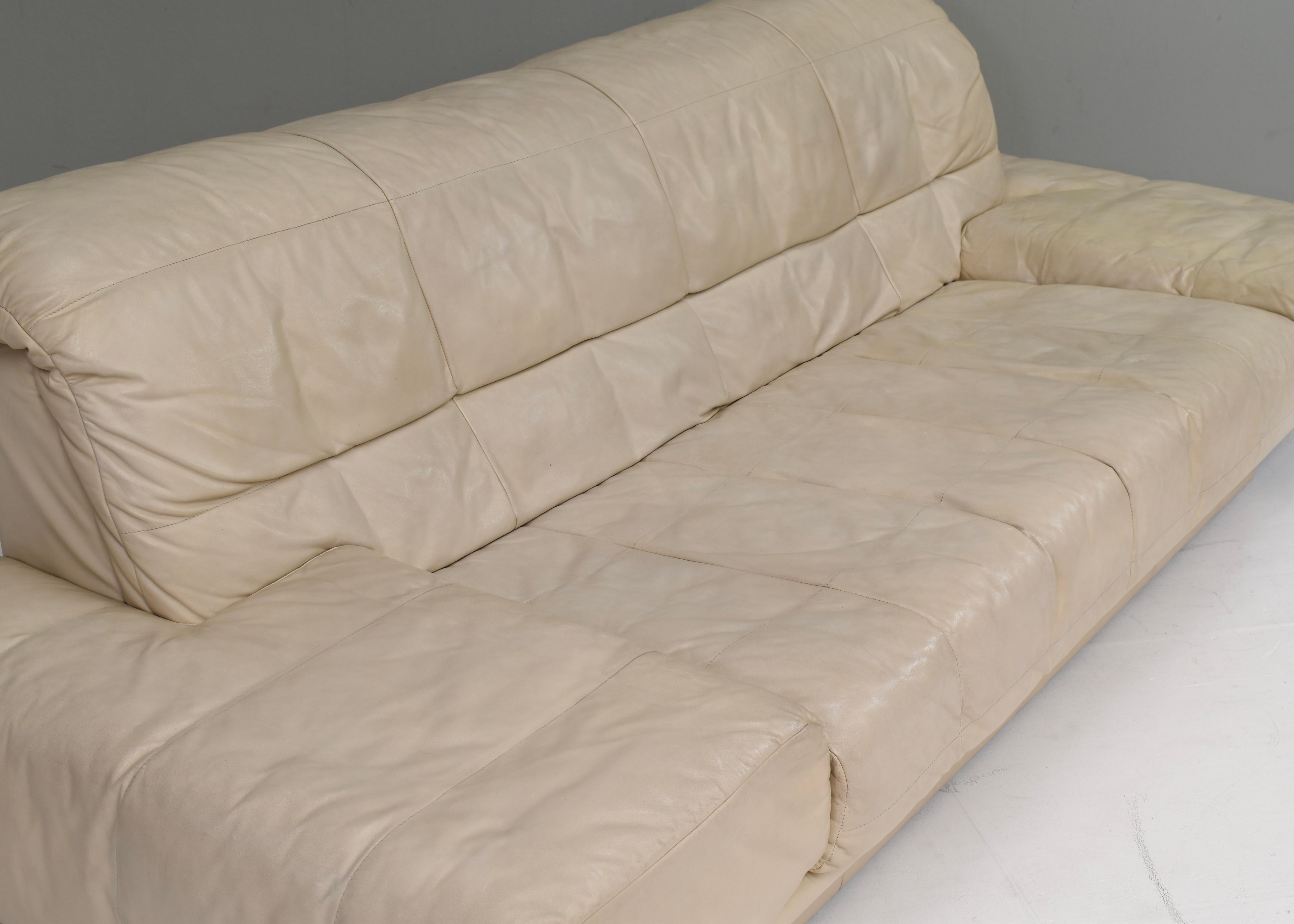 Rolf Benz 3-seat sofa in Ivory Cream Leather – Germany, circa 1980-1990 For Sale 4