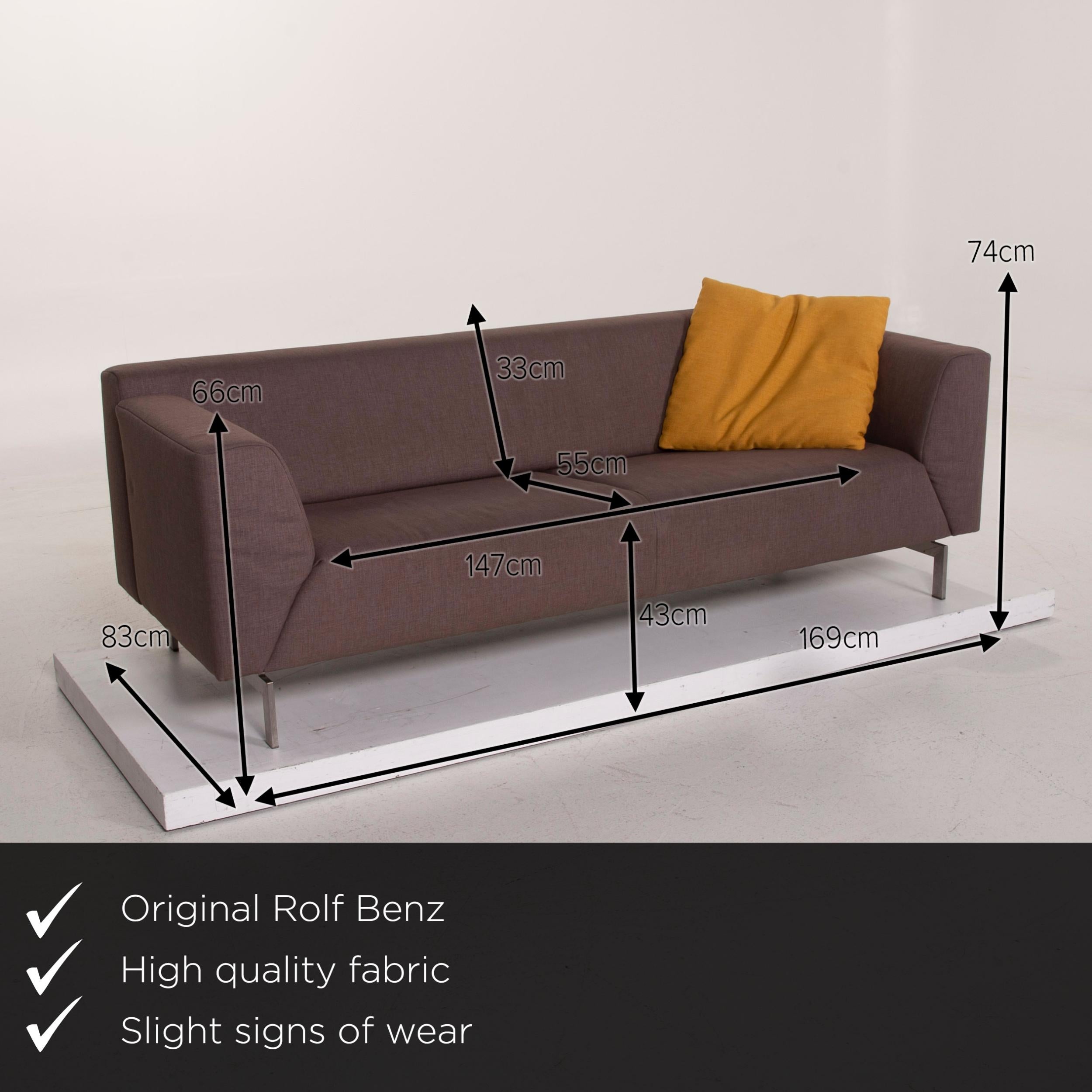 We present to you a Rolf Benz 318 Linea fabric sofa gray two-seat.

 

 Product measurements in centimeters:
 

Depth 83
Width 215
Height 74
Seat height 43
Rest height 86
Seat depth 55
Seat width 168
Back height 33.