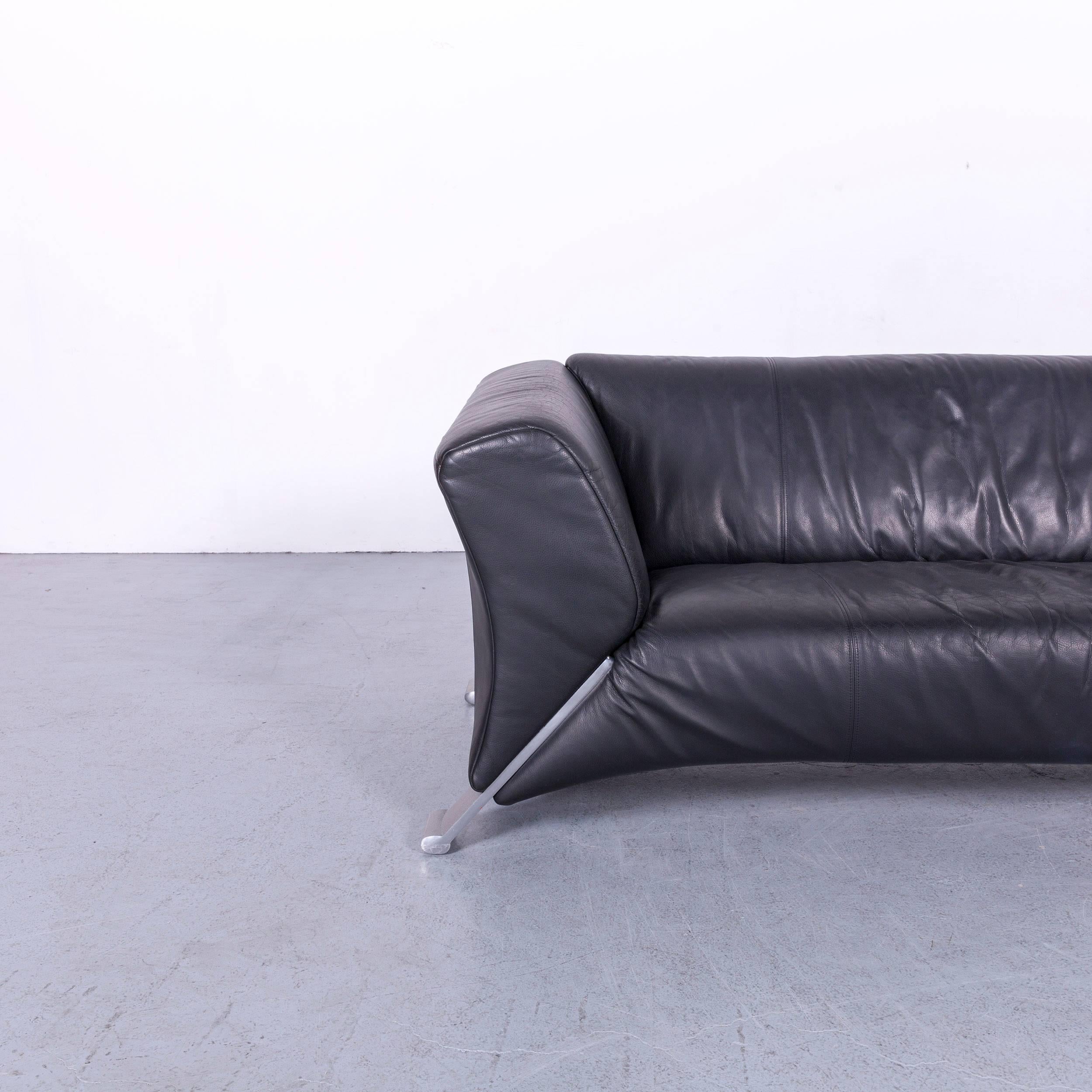 We bring to you an Rolf Benz 322 designer sofa black three-seat leather modern couch metal feet.