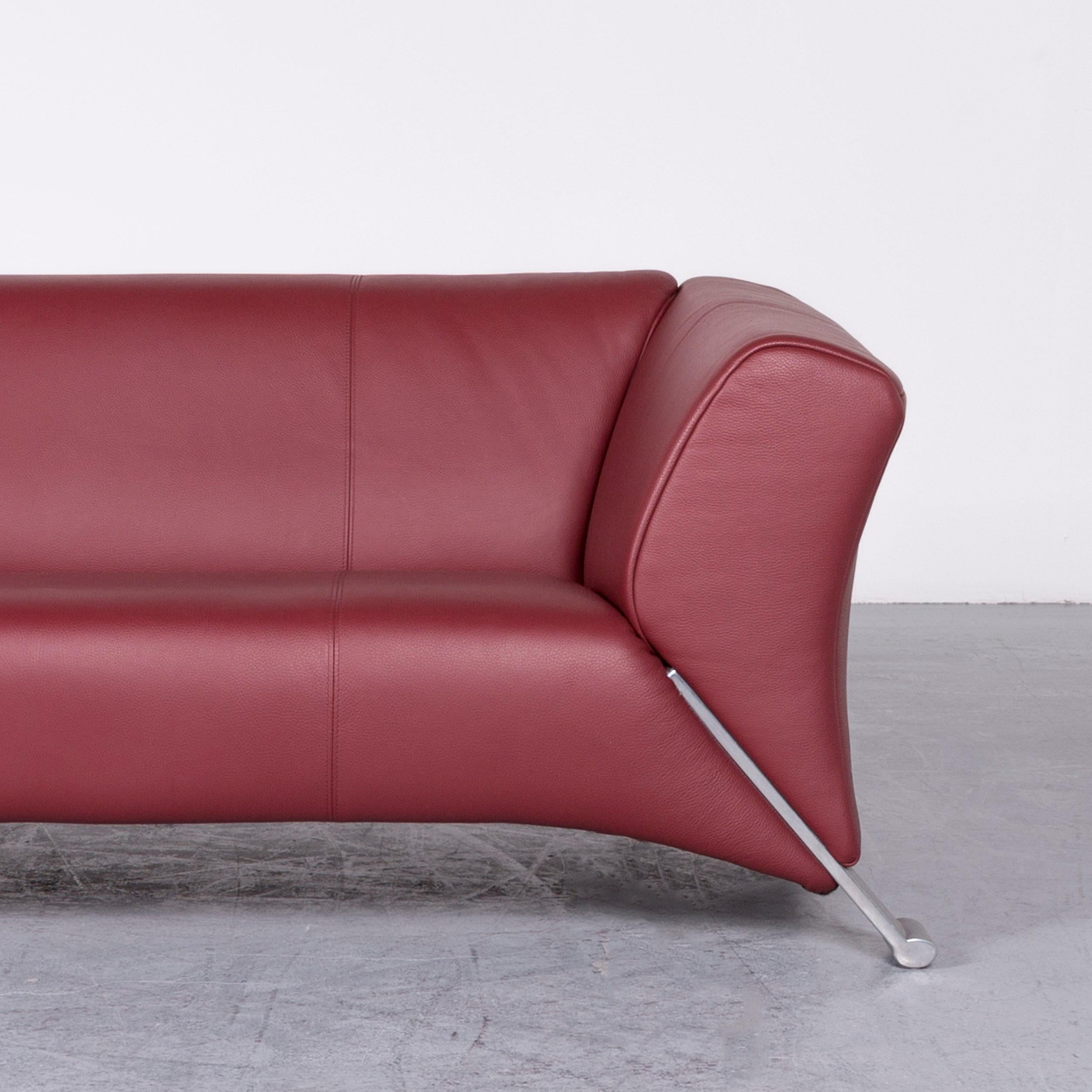 Rolf Benz 322 Designer Sofa Red Two-Seat Leather Couch In Excellent Condition In Cologne, DE