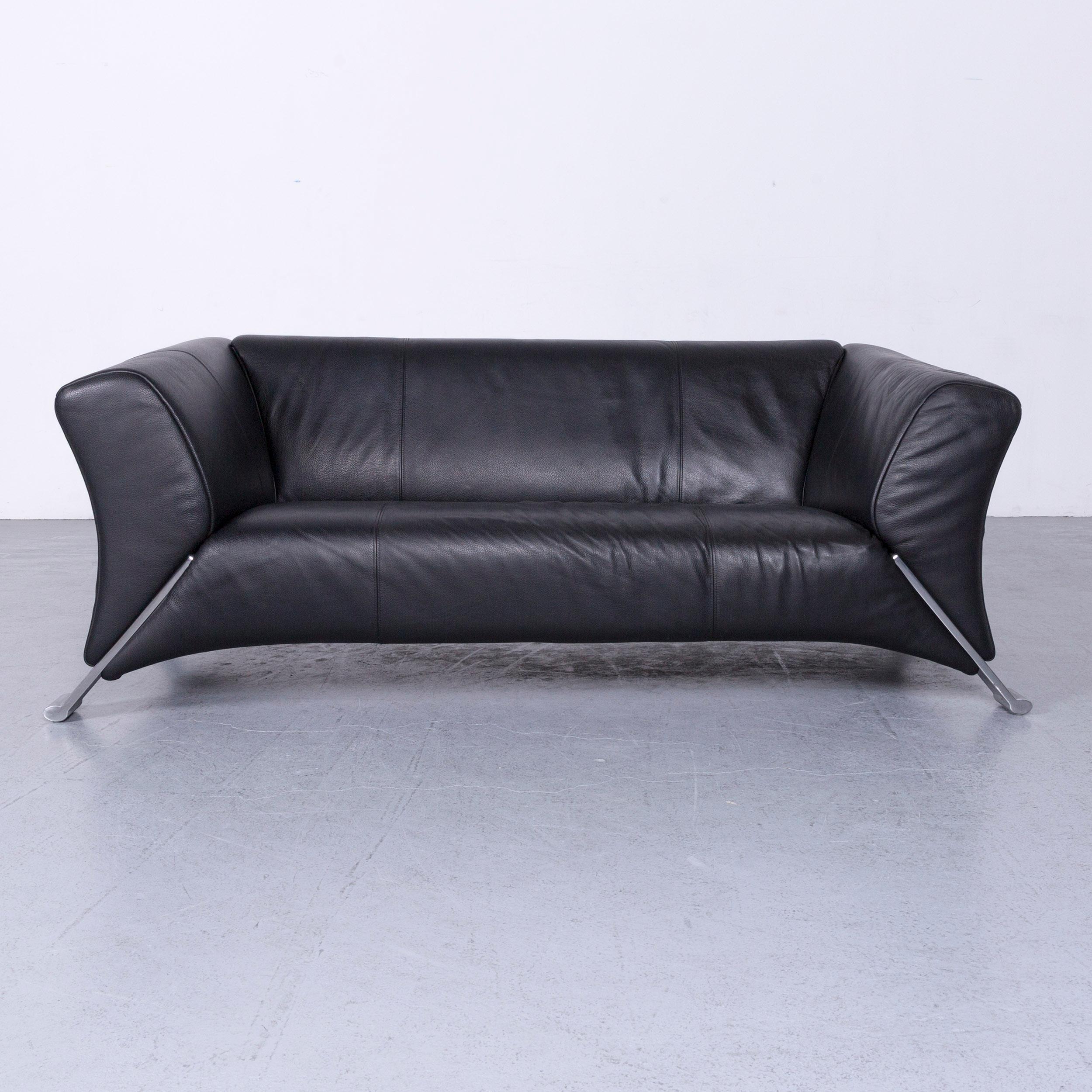 We bring to you an Rolf Benz 322 designer sofa black two-seat leather couch.