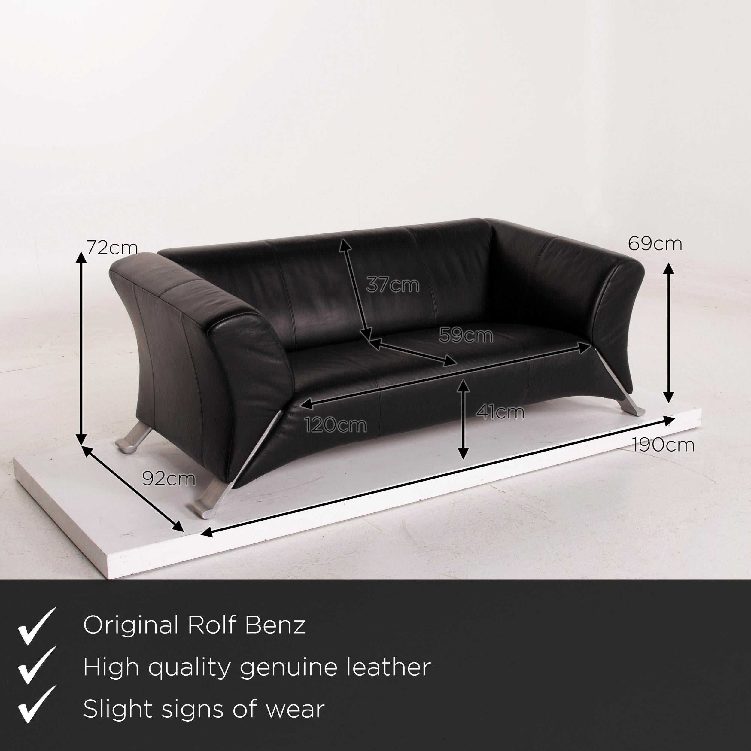 We present to you a Rolf Benz 322 leather sofa black two-seater couch.
 
 

 Product measurements in centimeters:
 

 depth: 92
 width: 190
 height: 72
 seat height: 41
 rest height: 69
 seat depth: 59
 seat width: 120
 back height: 37.