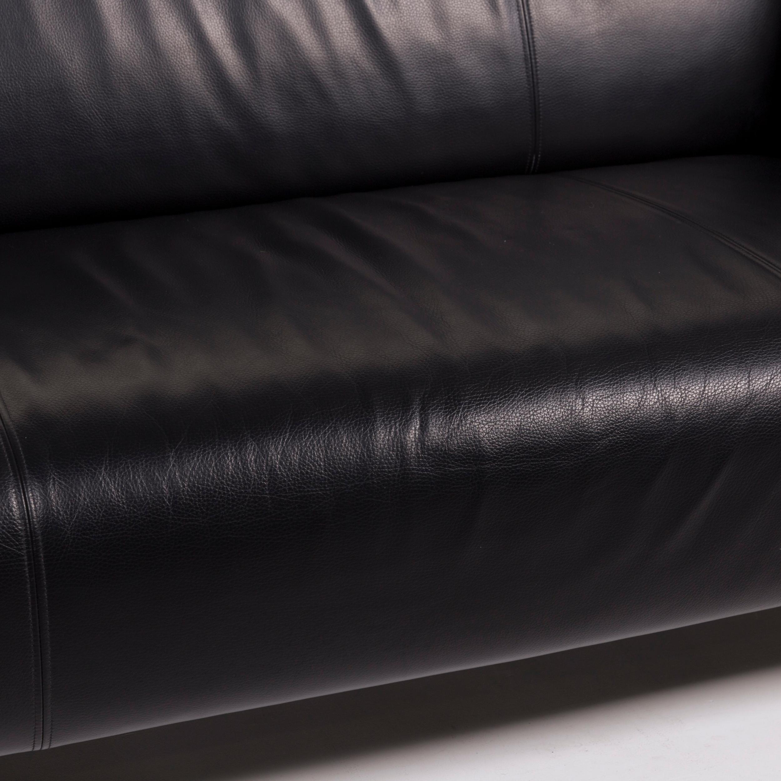 We bring to you a Rolf Benz 322 leather sofa black two-seat.


 Product measurements in centimeters:
 

Depth 88
Width 190
Height 72
Seat-height 38
Rest-height 66
Seat-depth 60
Seat-width 122
Back-height 36.
 