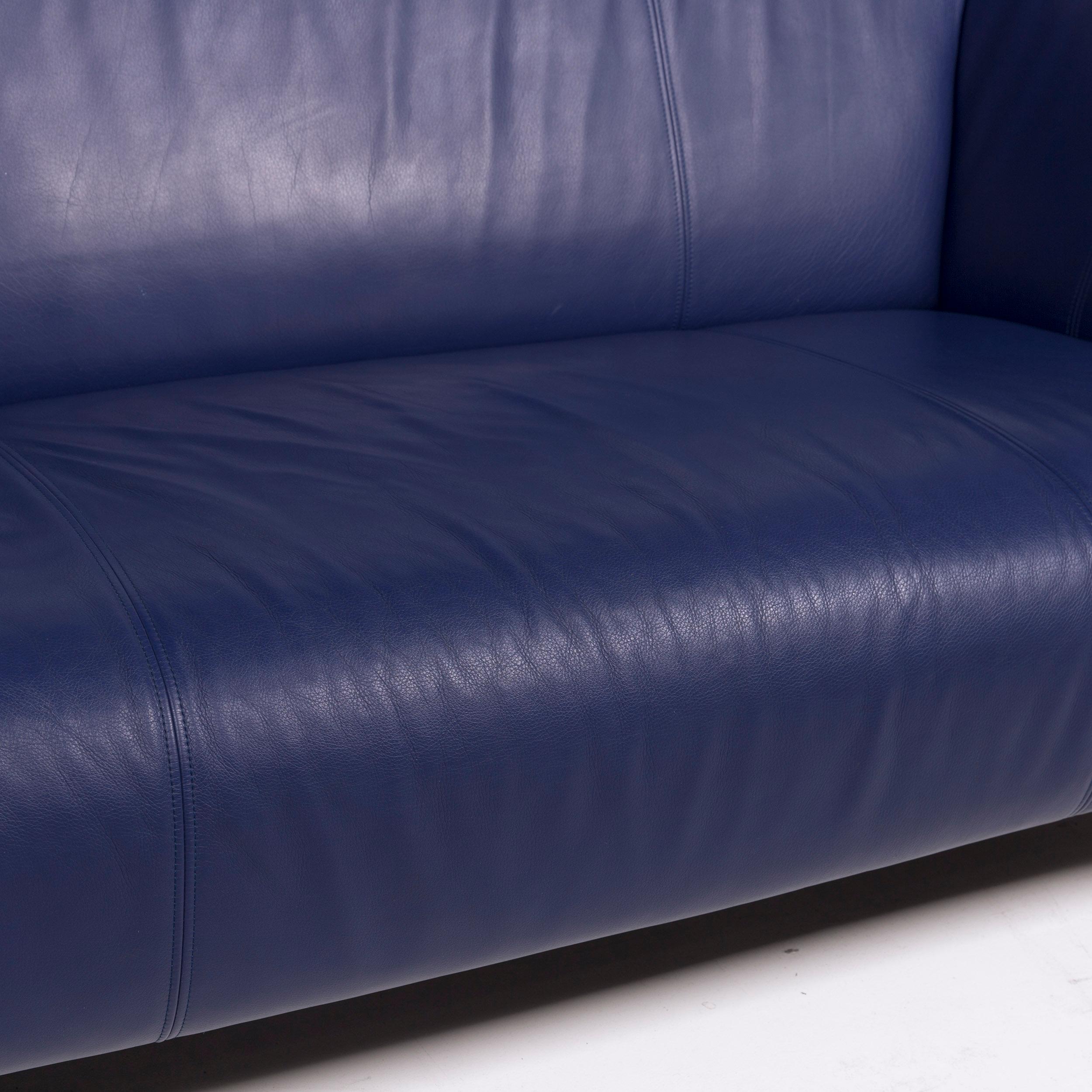 We bring to you a Rolf Benz 322 leather sofa blue two-seat couch.
 

 Product measurements in centimeters:
 

Depth 91
Width 189
Height 71
Seat-height 39
Rest-height 69
Seat-depth 59
Seat-width 124
Back-height 35.
  