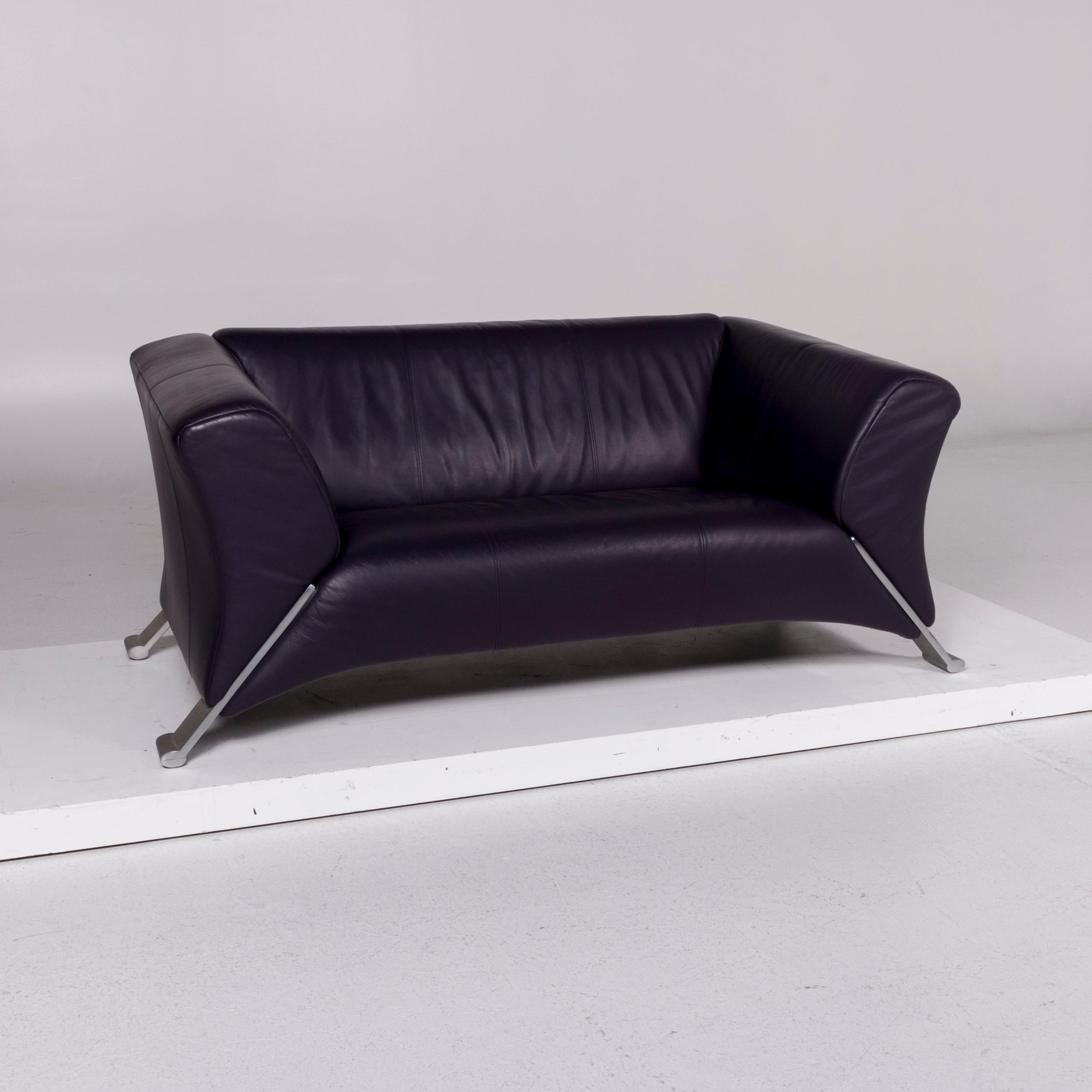 We bring to you a Rolf Benz 322 leather sofa violet two-seat couch.

Product measurements in centimeters:

Depth 91
Width 168
Height 71
Seat-height 39
Rest-height 69
Seat-depth 59
Seat-width 101
Back-height 35.
  