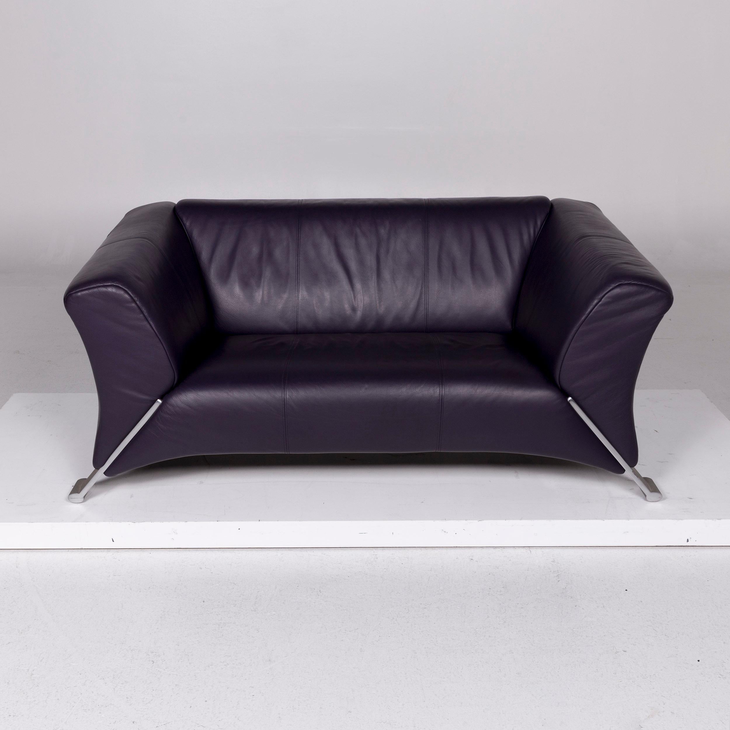Rolf Benz 322 Leather Sofa Violet Two-Seat Couch In Good Condition For Sale In Cologne, DE
