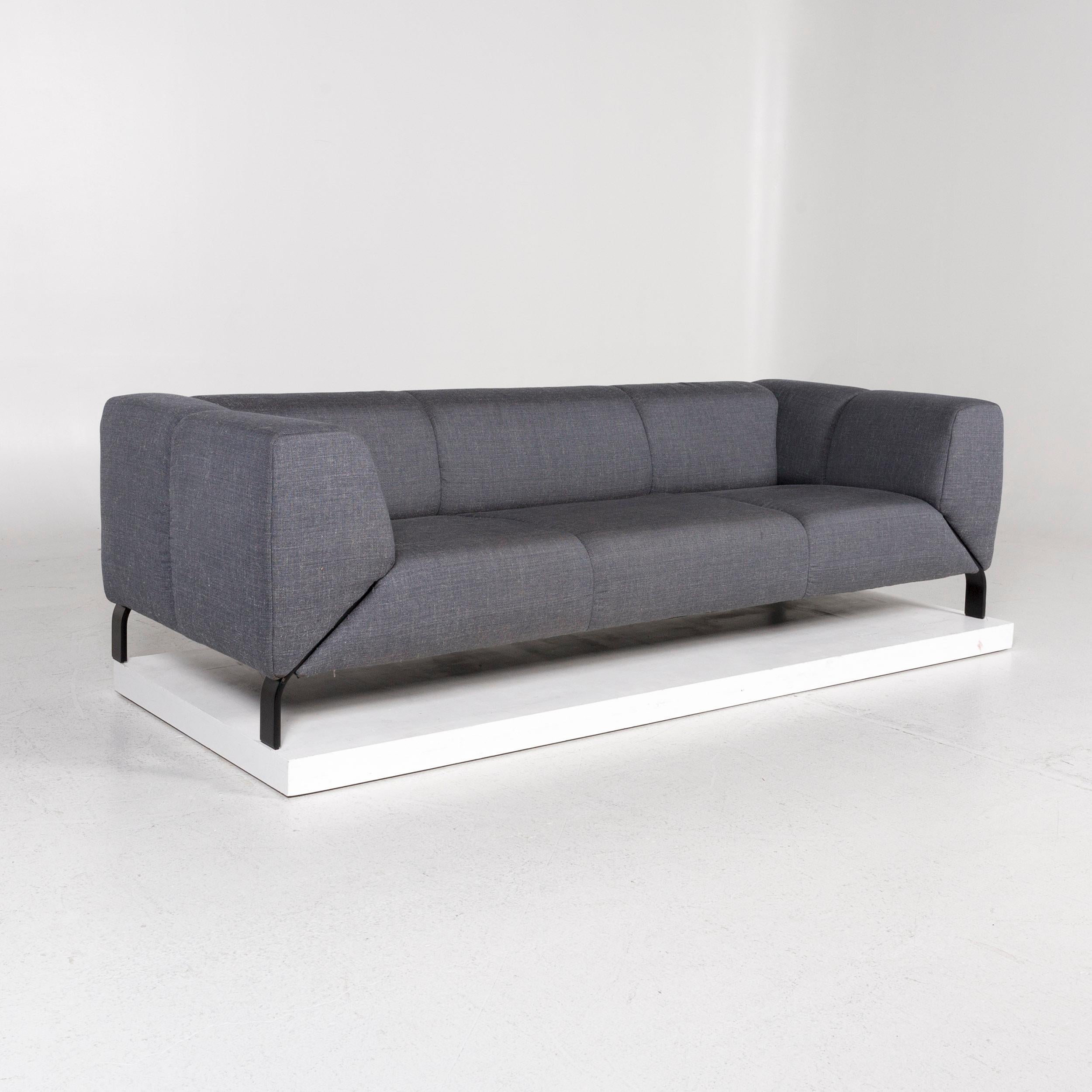 We bring to you a Rolf Benz 323 fabric sofa blue gray blue three-seat couch.

 

 Product measurements in centimeters:
 

 Depth 101
 Width 252
 Height 69
 Seat-height 43
 Rest-height 69
 Seat-depth 66
 Seat-width 189
 Back-height