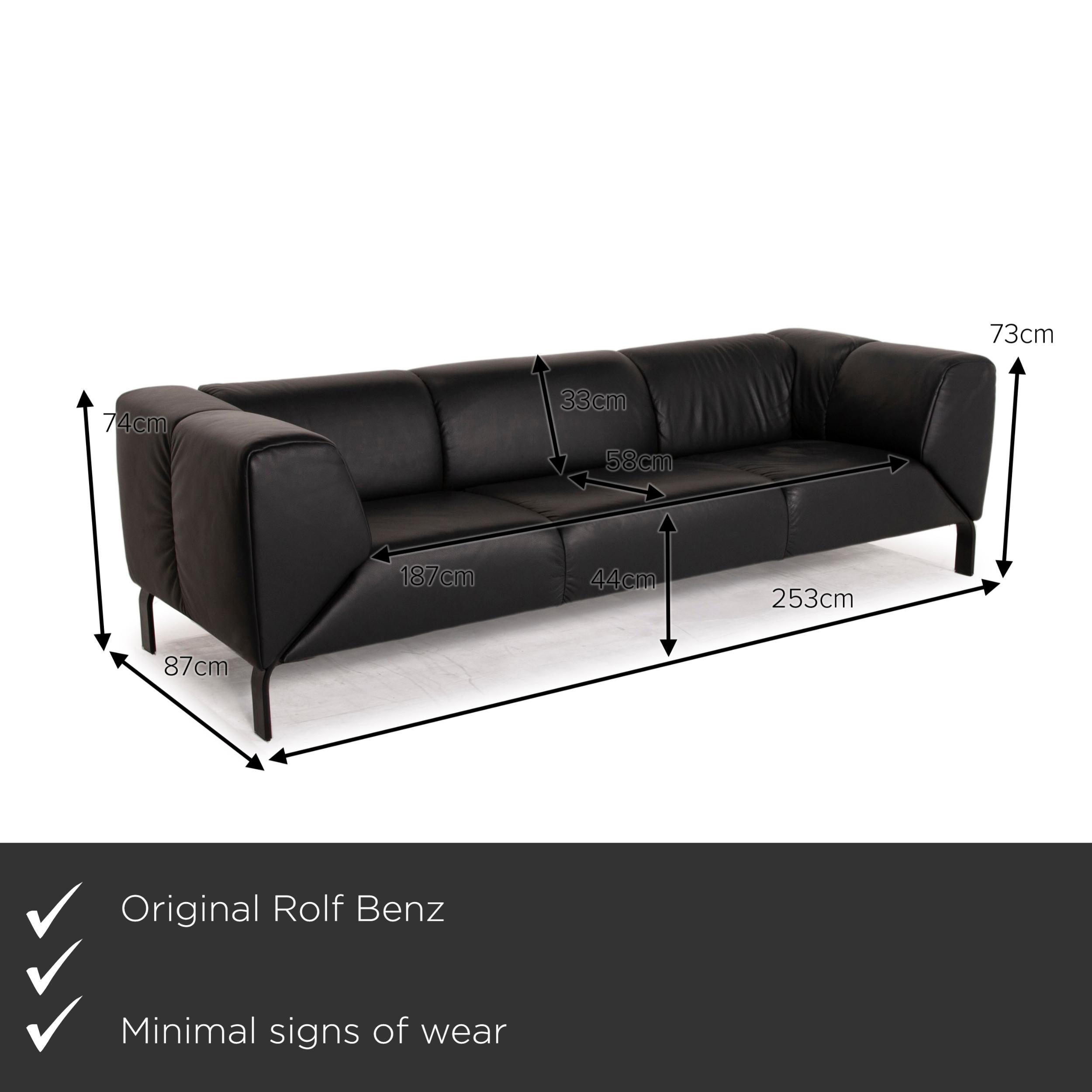 We present to you a Rolf Benz 323 leather sofa black three-seater.
 

 Product measurements in centimeters:
 

Depth: 87
Width: 253
Height: 74
Seat height: 44
Rest height: 73
Seat depth: 58
Seat width: 187
Back height: 33.

 