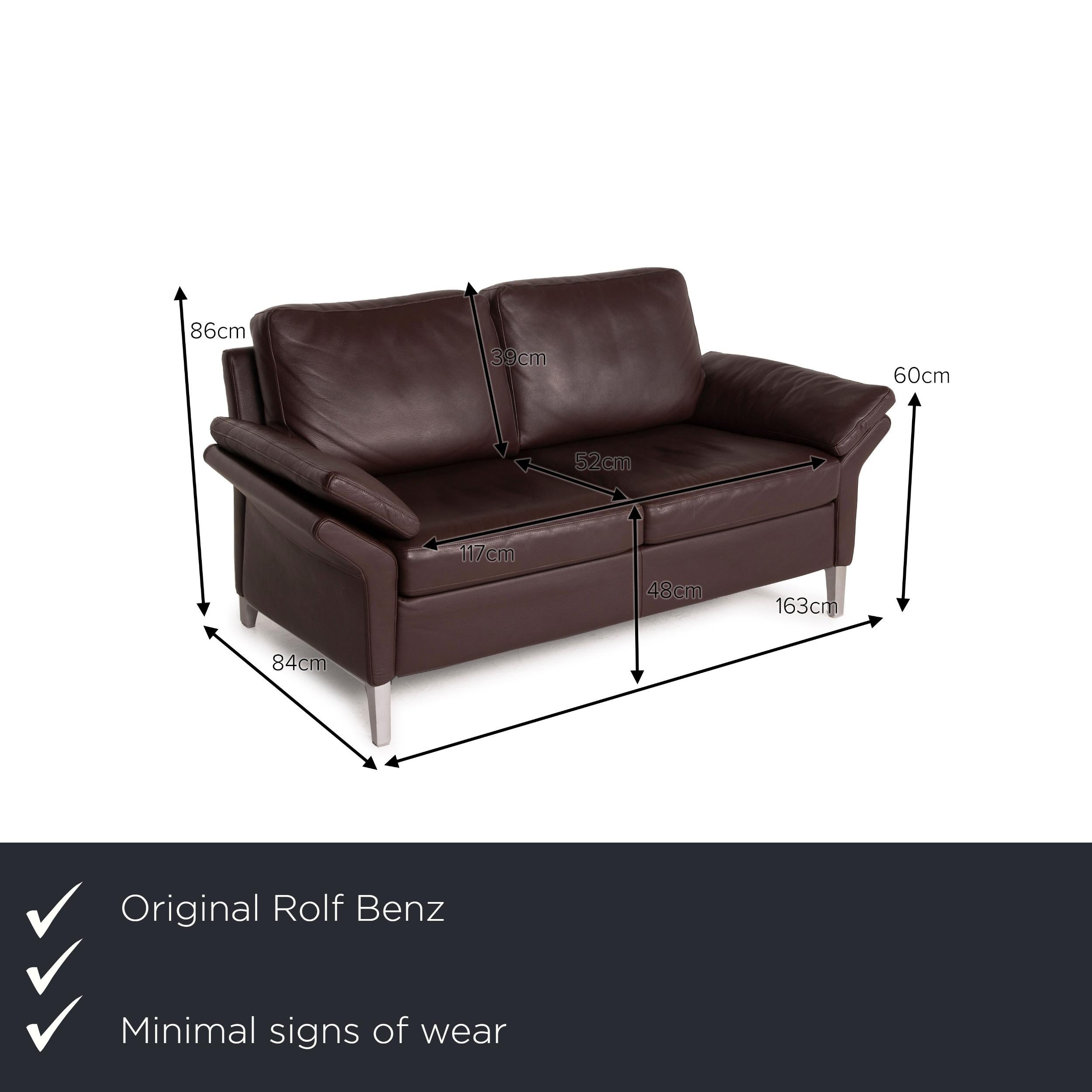 We present to you a Rolf Benz 3300 leather sofa brown two-seater.
 

 Product measurements in centimeters:
 

Depth: 84
Width: 163
Height: 86
Seat height: 48
Rest height: 60
Seat depth: 52
Seat width: 117
Back height: 39.

 