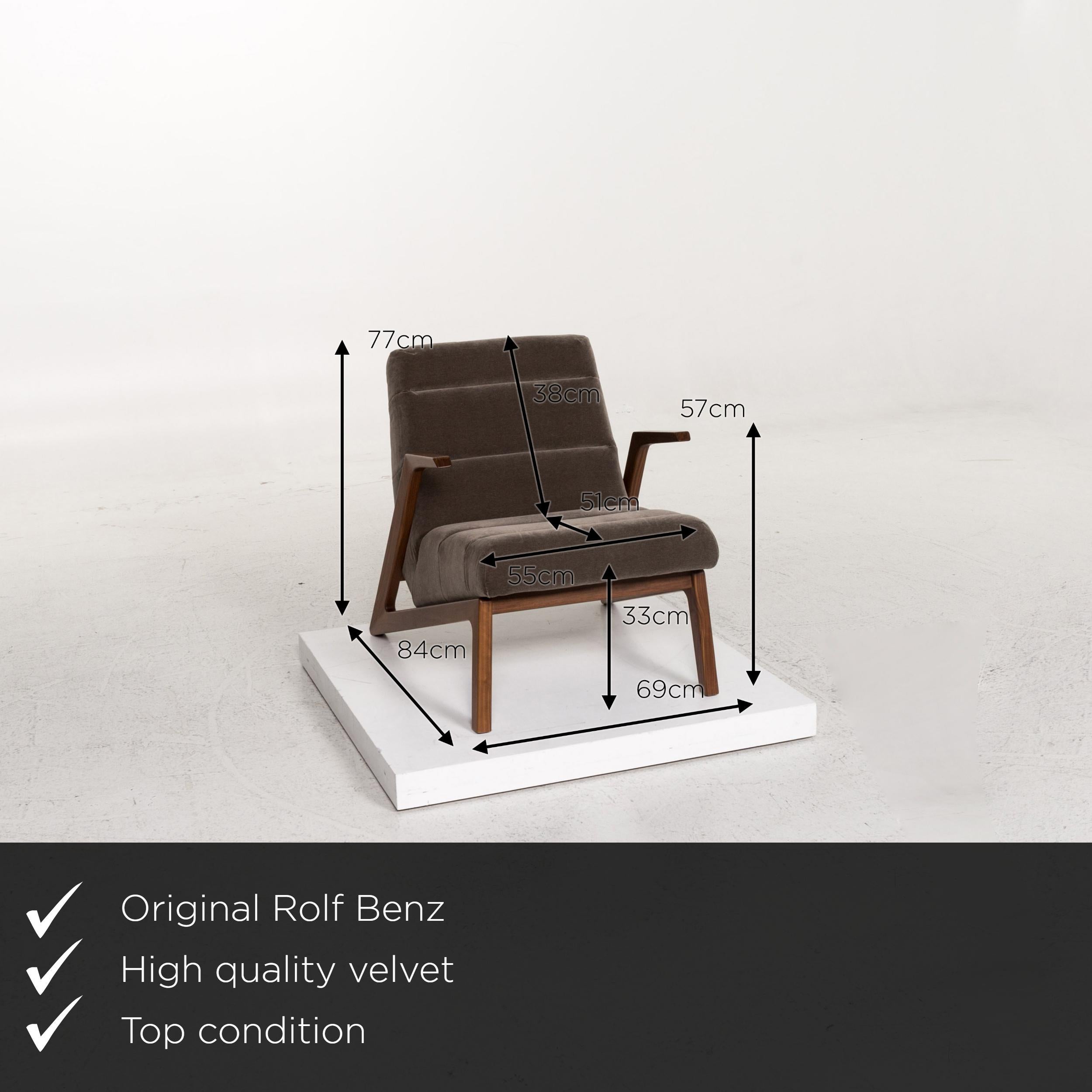 We present to you a Rolf Benz 580 velvet fabric armchair gray set 2 armchair.
    
 

 Product measurements in centimeters:
 

Depth 84
Width 69
Height 77
Seat height 33
Rest height 57
Seat depth 51
Seat width 55
Back height 38.