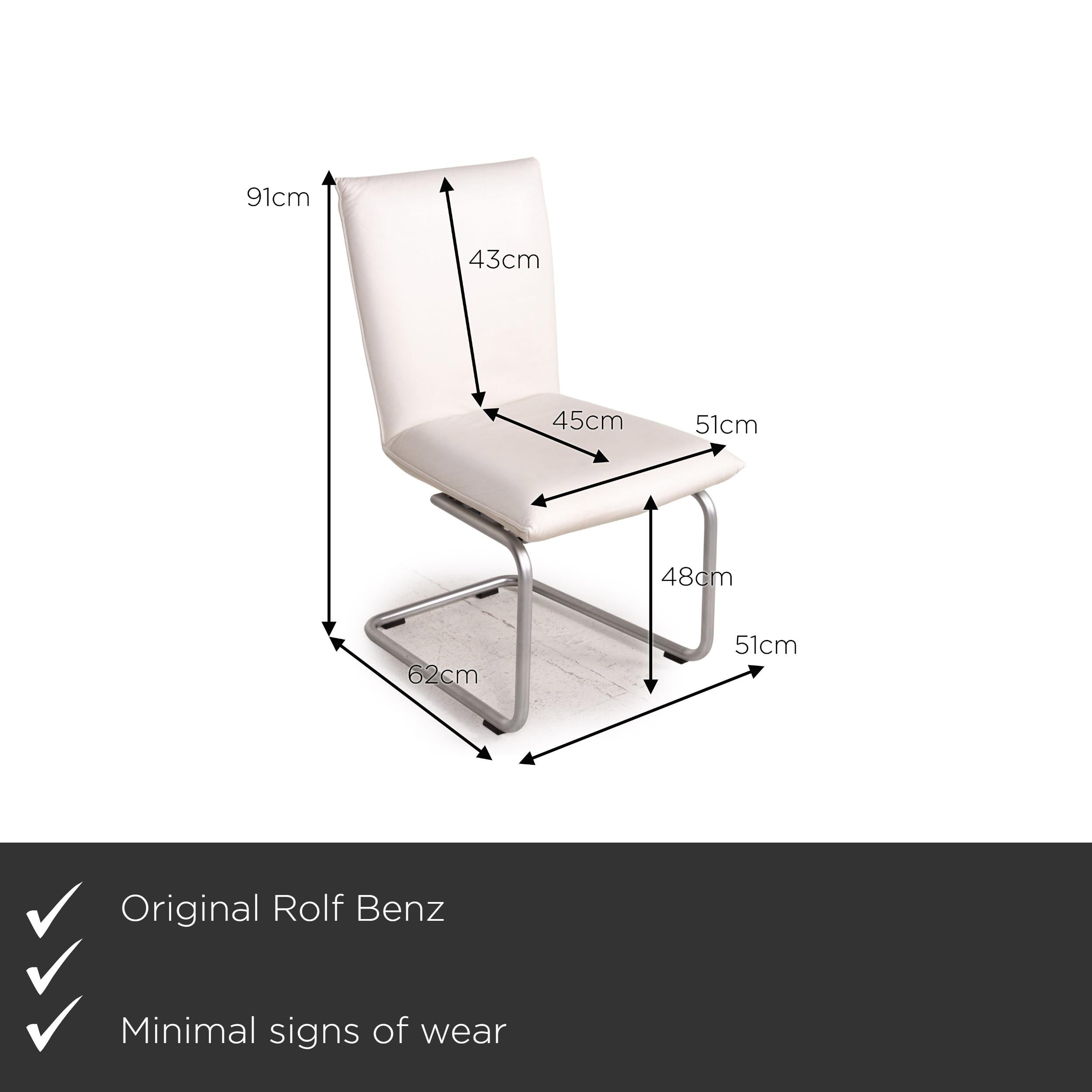 We present to you a Rolf Benz 620 leather chair cream cantilever.


 Product measurements in centimeters:
 

Depth: 62
Width: 51
Height: 91
Seat height: 48
Rest height:
Seat depth: 45
Seat width: 51
Back height: 43.

 