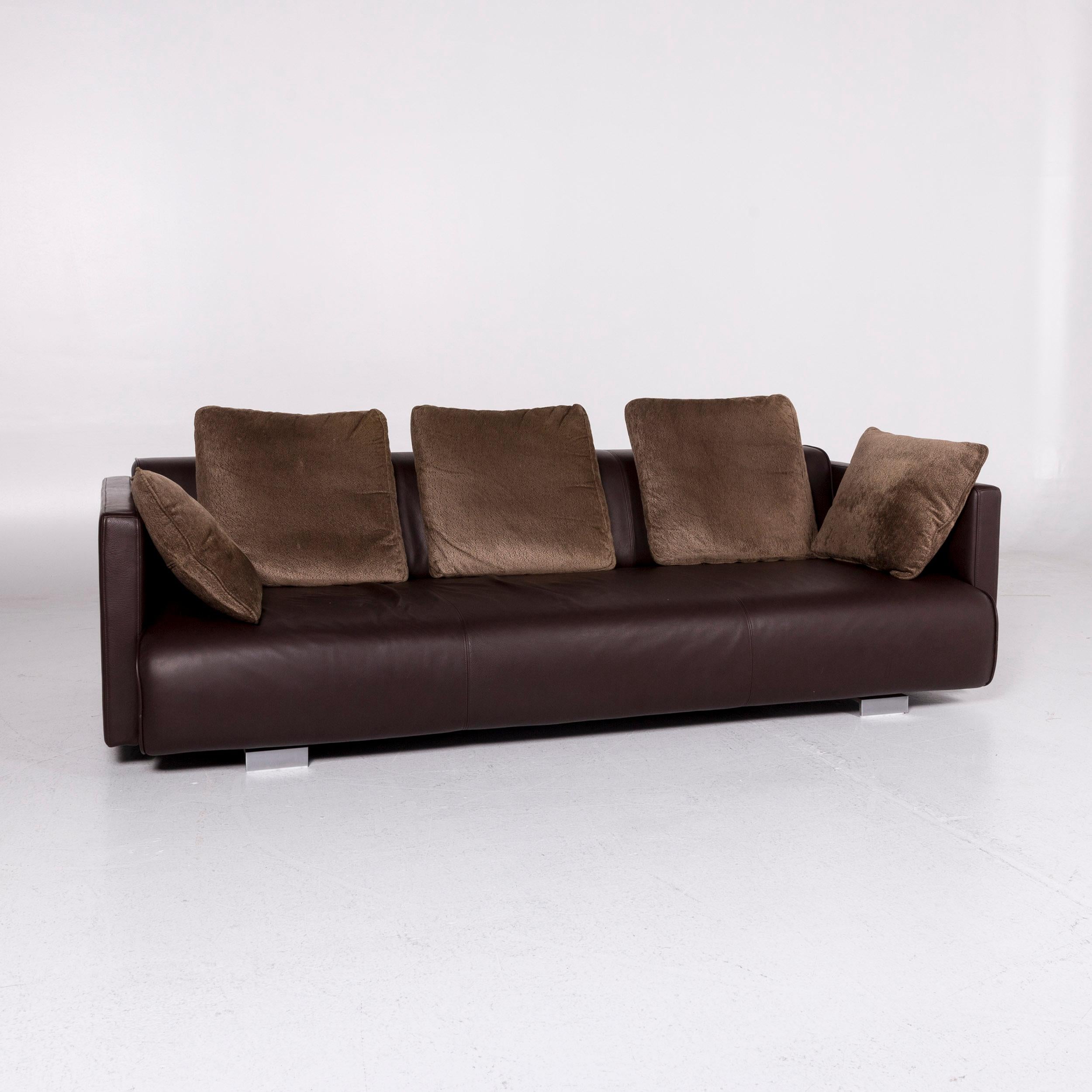 We bring to you a Rolf Benz 6300 leather sofa brown dark brown incl. Cushion three-seat couch.
 
 Product measurements in centimeters:
 
Depth 120
Width 250
Height 70
Seat-height 30
Rest-height 64
Seat-depth 72
Seat-width 178
Back-height