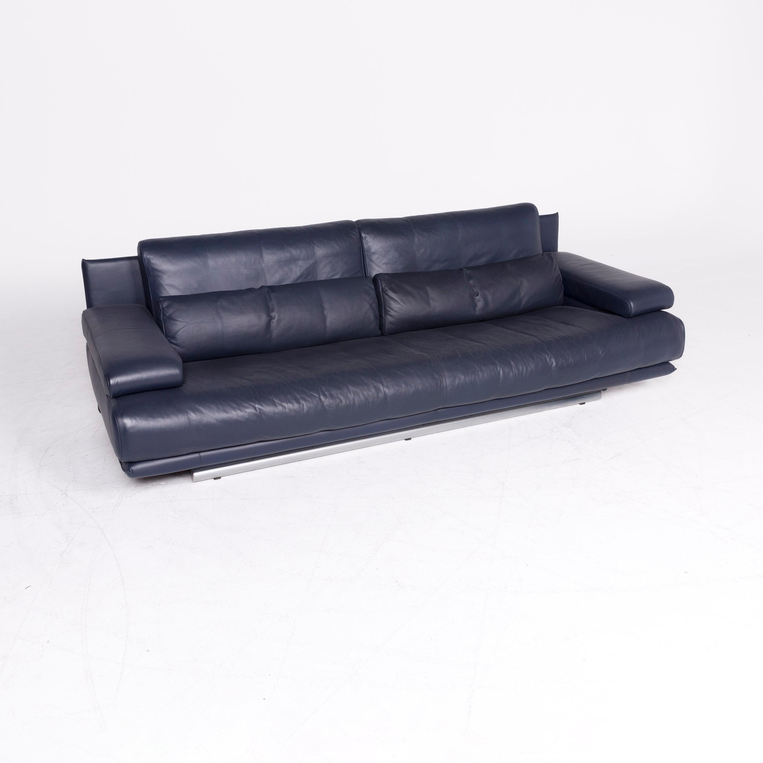 We bring to you a Rolf Benz 6500 designer leather Sofa blue genuine leather three-seat couch.

Product measurements in centimeters:

Depth 96
Width 226
Height 76
Seat-height 38
Rest-height 51
Seat-depth 60
Seat-width 177
Back-height