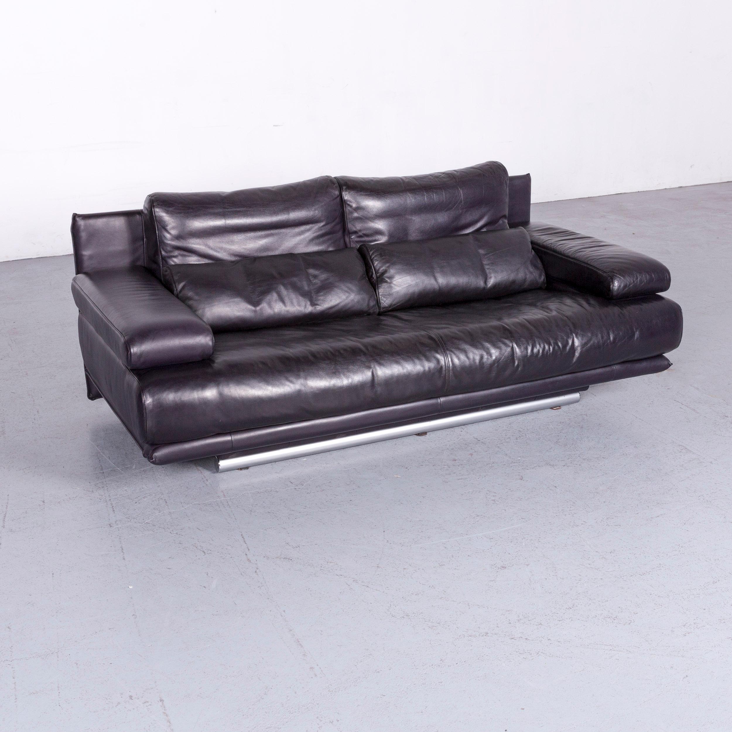 We bring to you a Rolf Benz 6500 designer leather sofa purple genuine leather two-seat couch.
 

Product measures in centimeters:

Depth: 90
Width: 185
Height: 75
Seat-height: 40
Rest-height: 50
Seat-depth: 45
Seat-width: