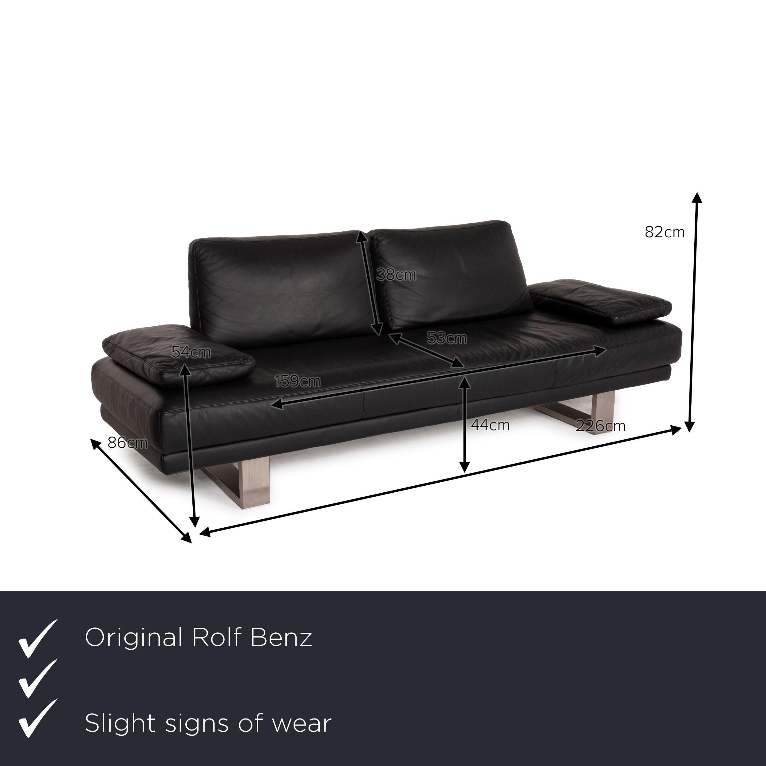 We present to you a Rolf Benz 6600 leather sofa black three-seater.
 
 

 Product measurements in centimeters:
 

Depth: 86
Width: 226
Height: 82
Seat height: 44
Rest height: 54
Seat depth: 53
Seat width: 159
Back height: 38.