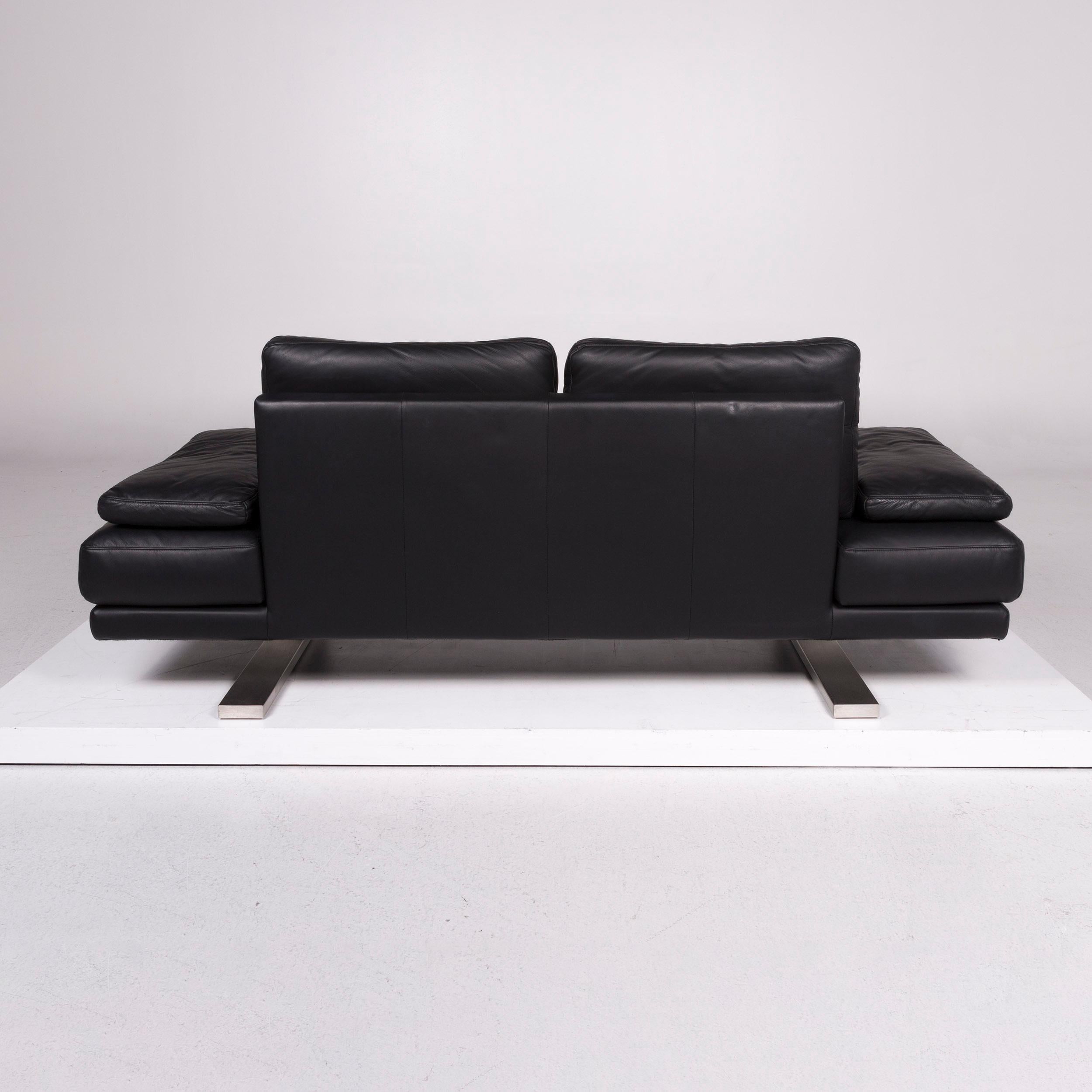 Rolf Benz 6600 Leder-Sofa mit schwarzer zweisitzer Couch im Angebot 1