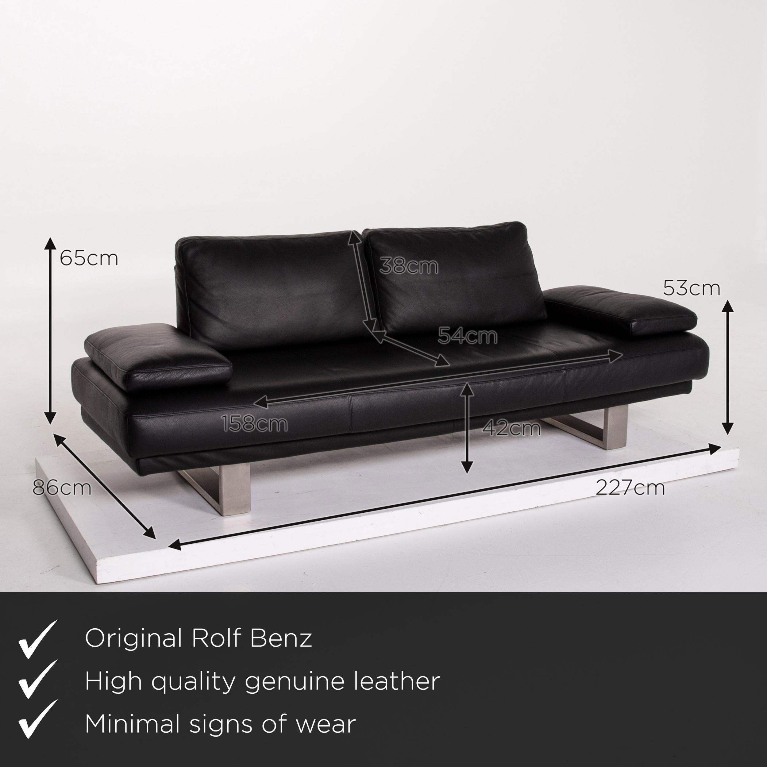 We present to you a Rolf Benz 6600 leather sofa three-seat couch.



 Product measurements in centimeters:
 

Depth 86
Width 227
Height 65
Seat height 42
Rest height 53
Seat depth 54
Seat width 158
Back height 38.
  