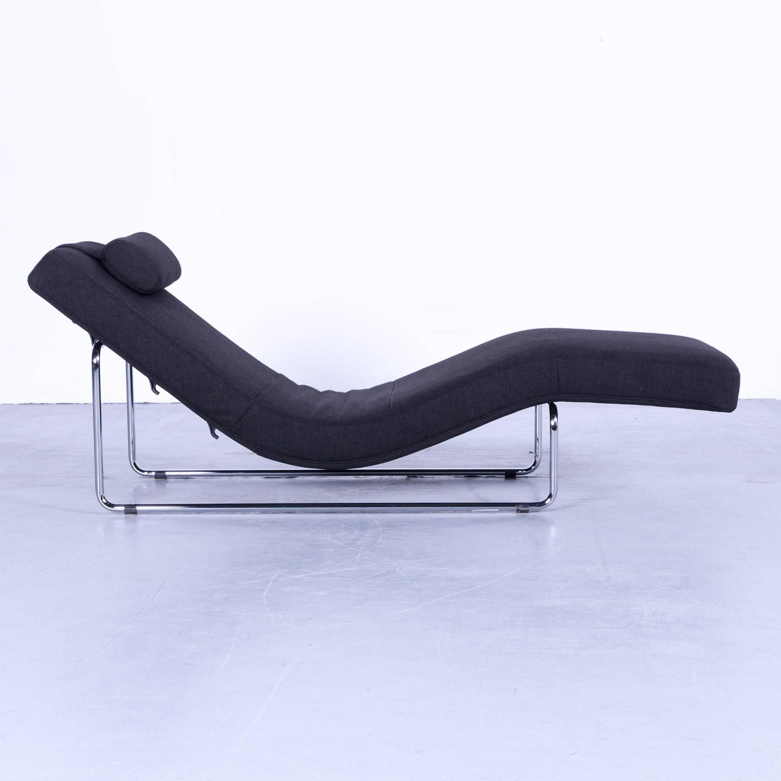 Anthrazitfarbener Original Rolf Benz 680 Designersessel, in minimalistischem und modernem Design mit praktischen Funktionen, gemacht für puren Komfort.