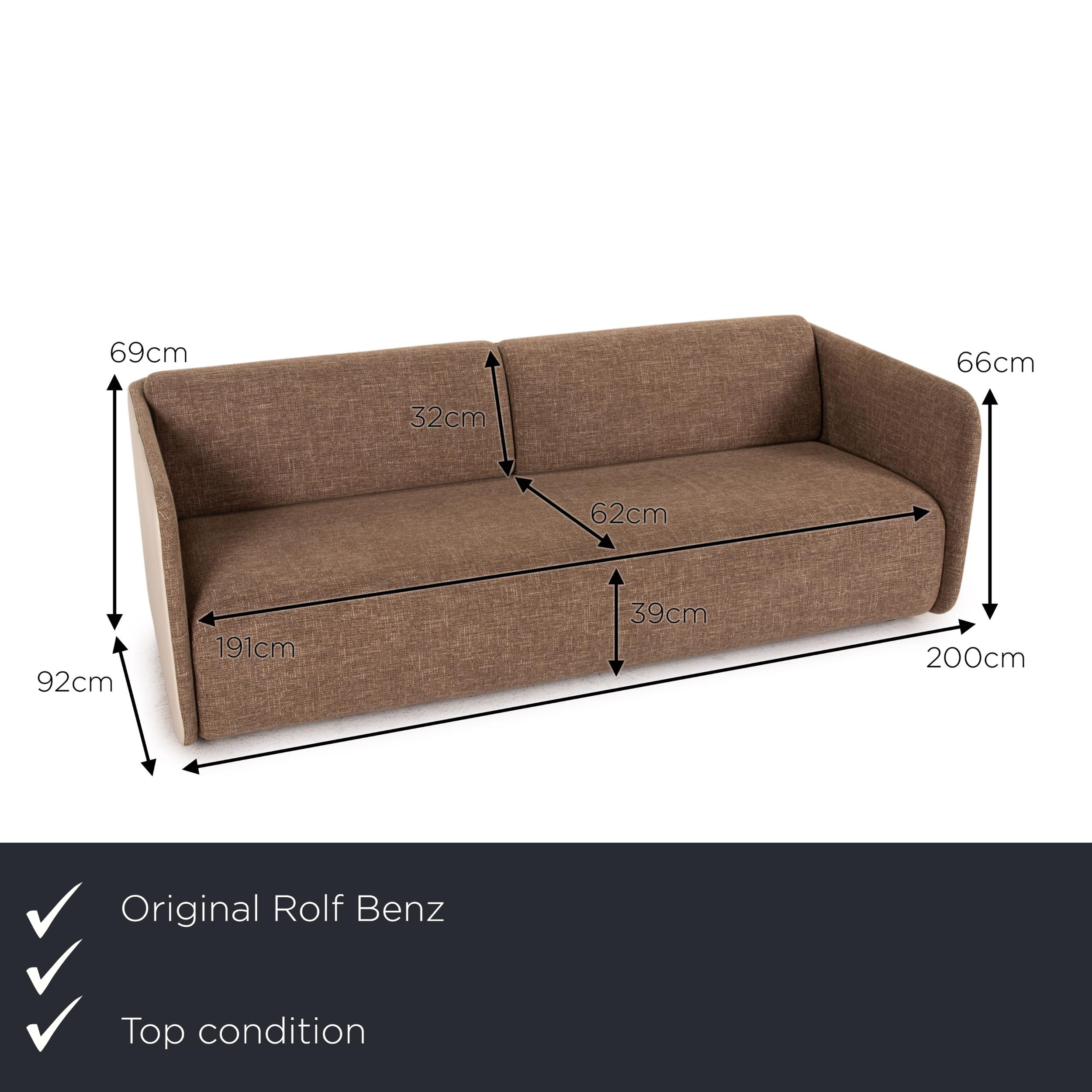 We present to you a Rolf Benz 6900 fabric leather three-seater cream brown sofa couch.

 

 Product measurements in centimeters:
 

 depth: 92
 width: 200
 height: 69
 seat height: 39
 rest height: 66
 seat depth: 62
 seat width: 191
