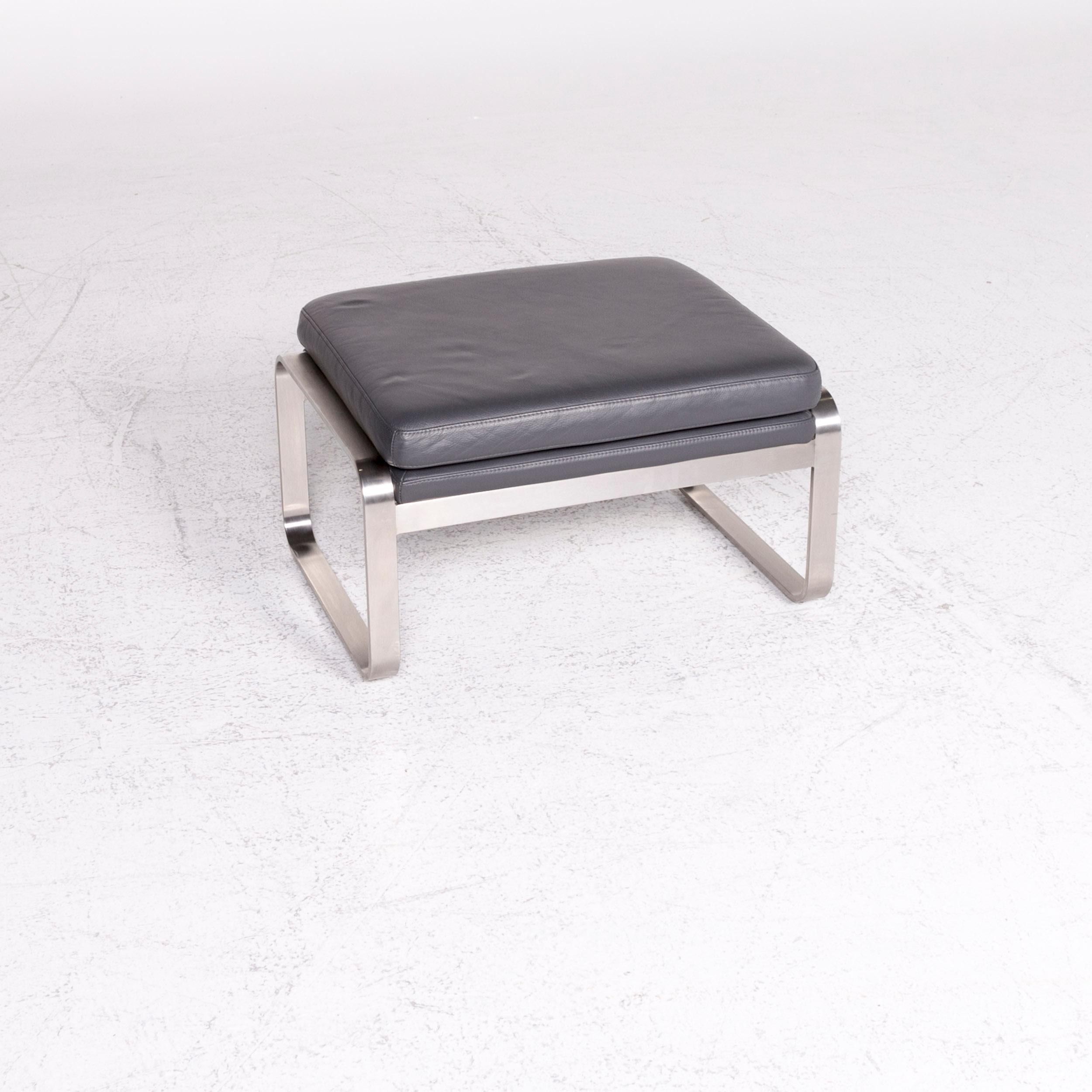 We bring to you a Rolf Benz Dono designer leather stool gray genuine leather stool.

Product measurements in centimeters:

Depth 51
Width 66
Height 39.






     