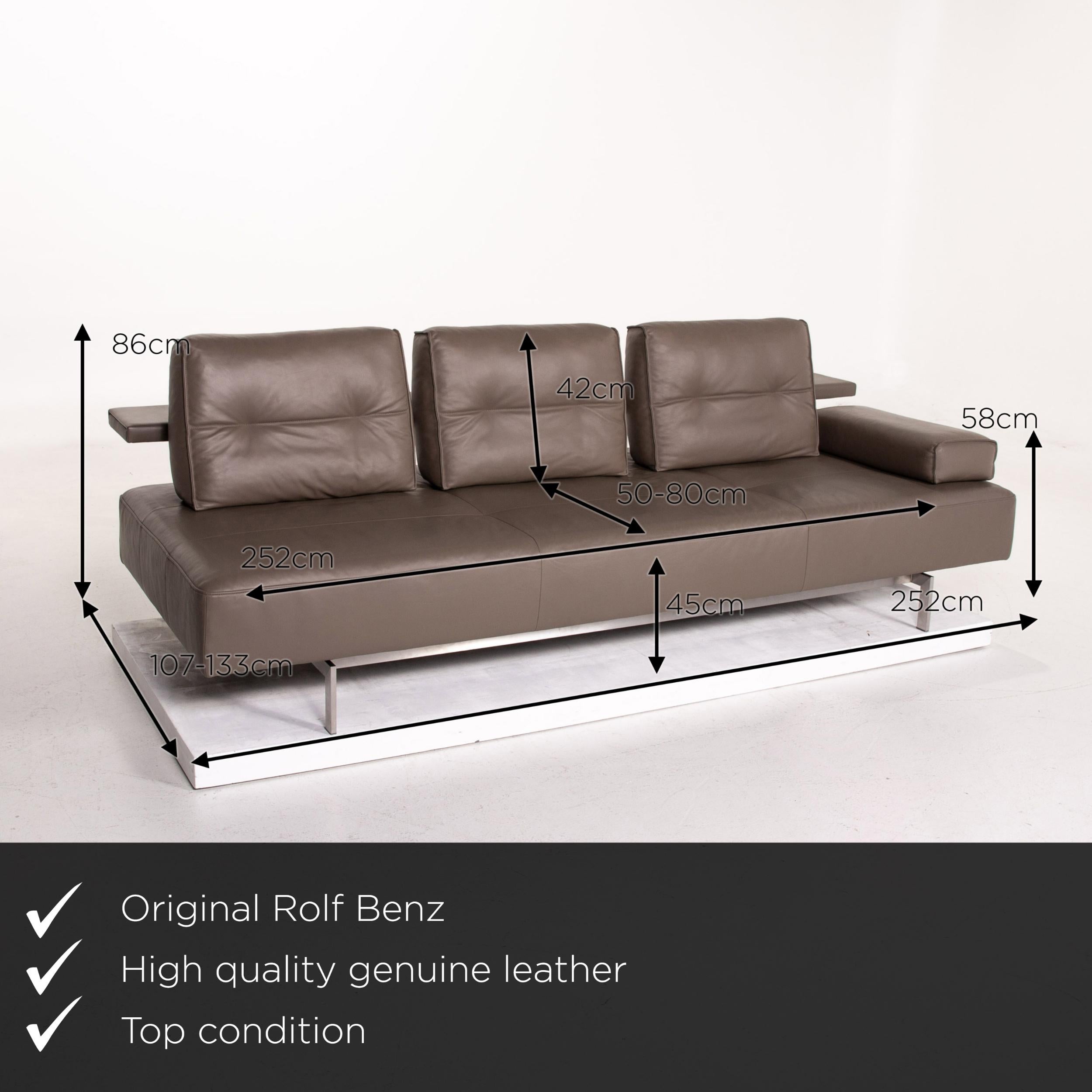 We present to you a Rolf Benz Dono leather sofa brown three-seat couch.

 

 Product measurements in centimeters:
 

Depth 107
Width 252
Height 86
Seat height 45
Rest height 58
Seat depth 50
Seat width 252
Back height 42.