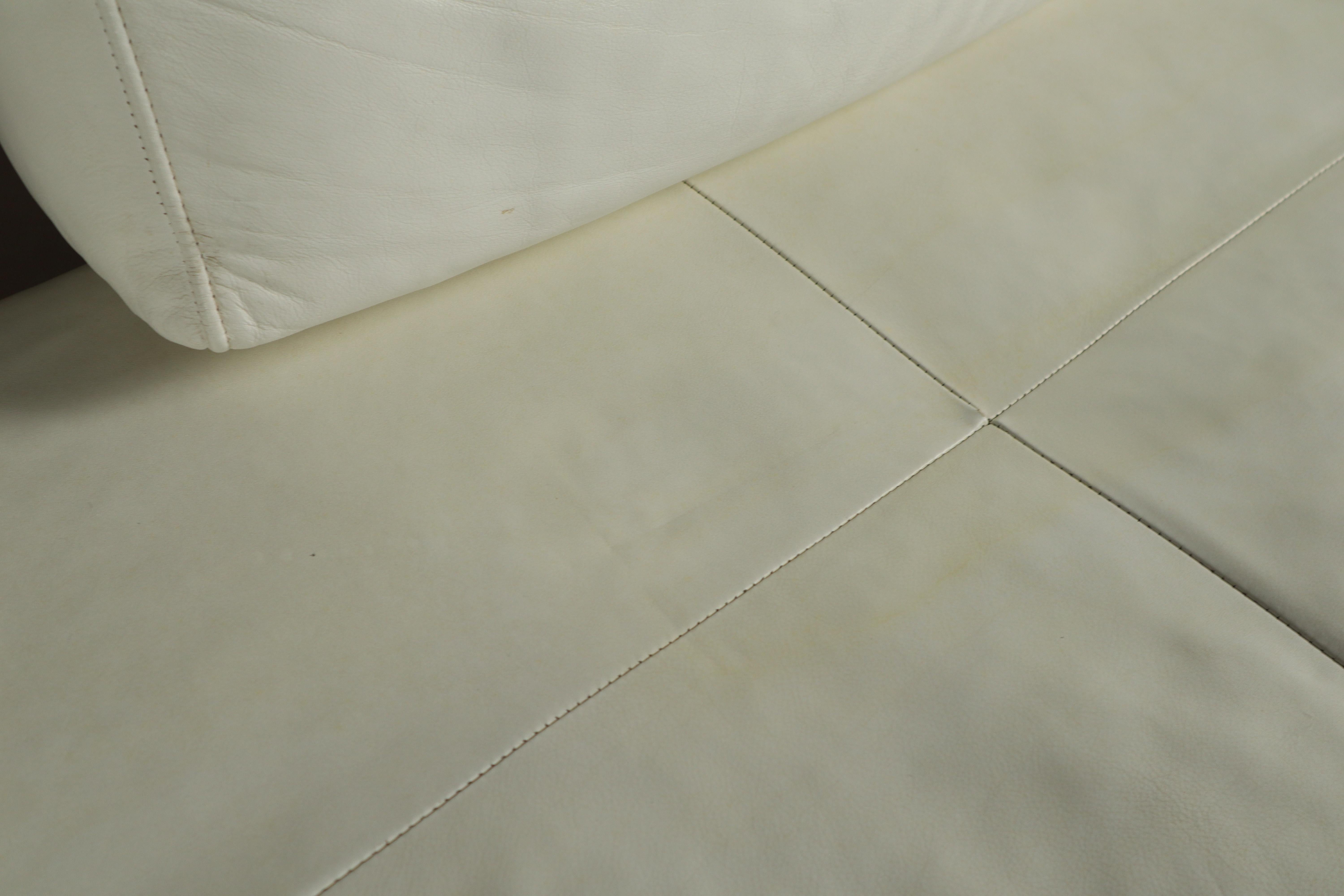 Sofá Rolf Benz Dono de Christian Werner en piel blanca, años 90 en venta 3