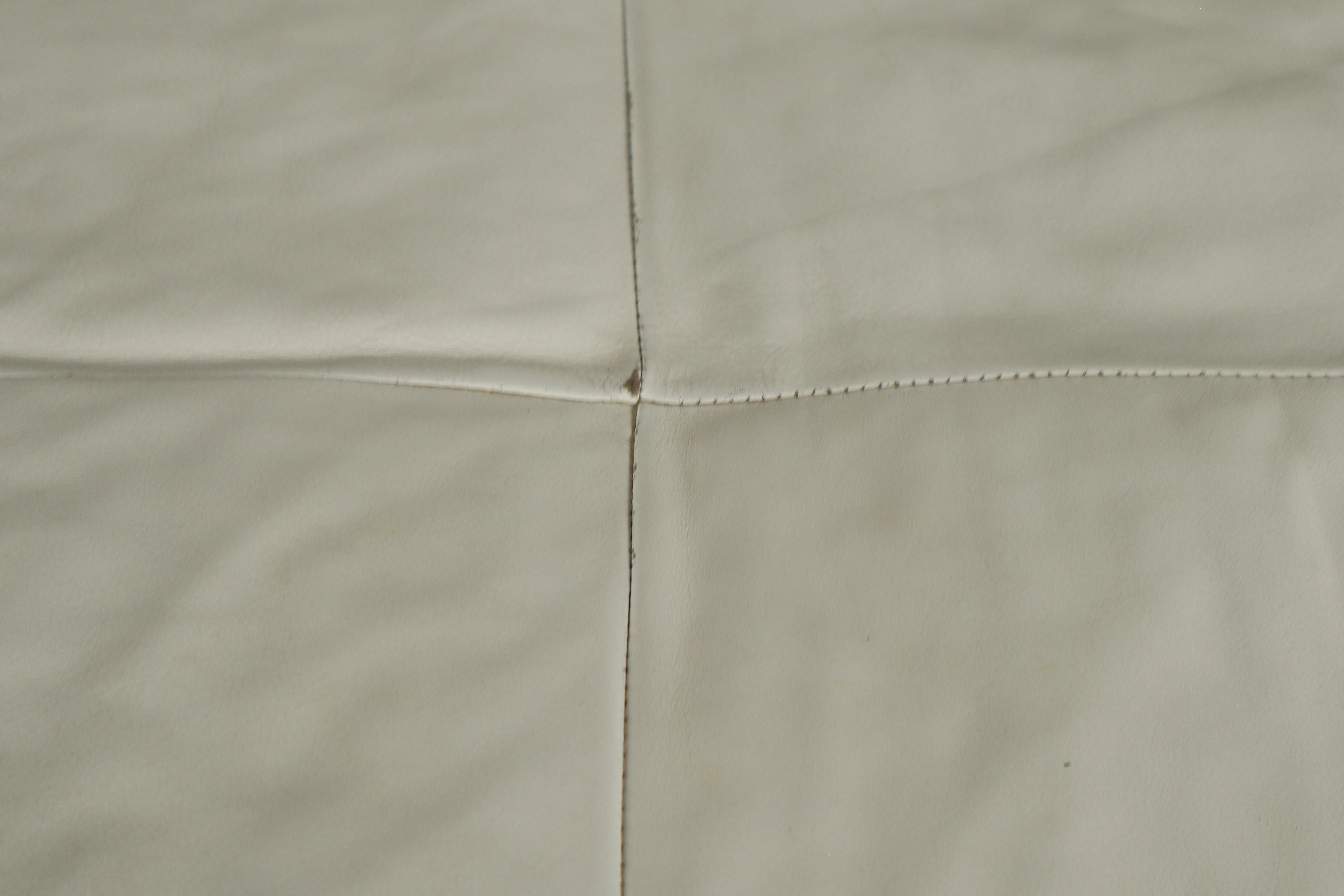 Sofá Rolf Benz Dono de Christian Werner en piel blanca, años 90 en venta 2
