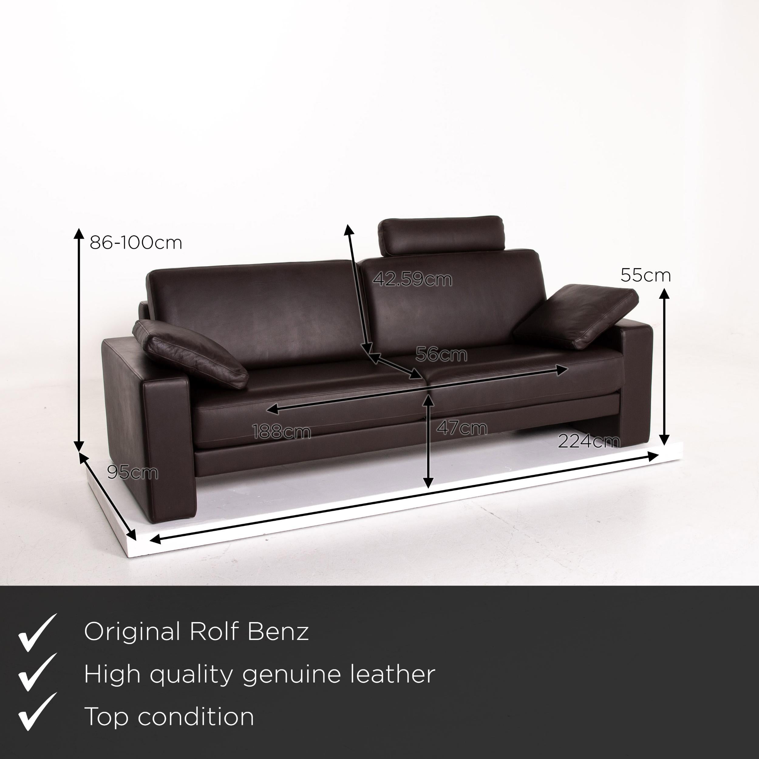 We present to you a Rolf Benz ego leather sofa dark brown three-seat couch.

Product measurements in centimeters:

Depth 95
Width 224
Height 86
Seat height 47
Rest height 55
Seat depth 56
Seat width 188
Back height 42.


   