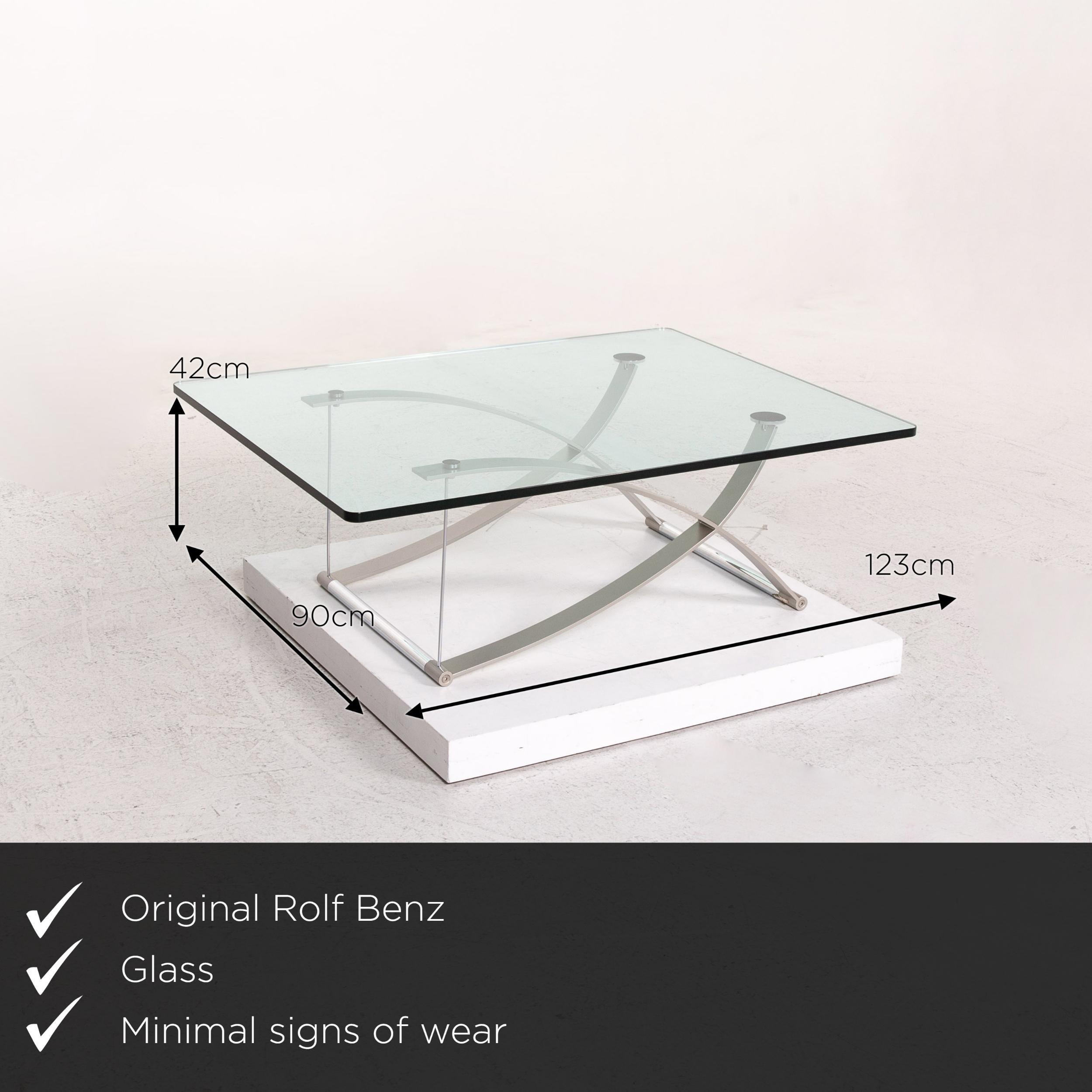 We present to you a Rolf Benz glass coffee table metal table.

Product measurements in centimeters:

Depth 90
Width 123
Height 42.







   