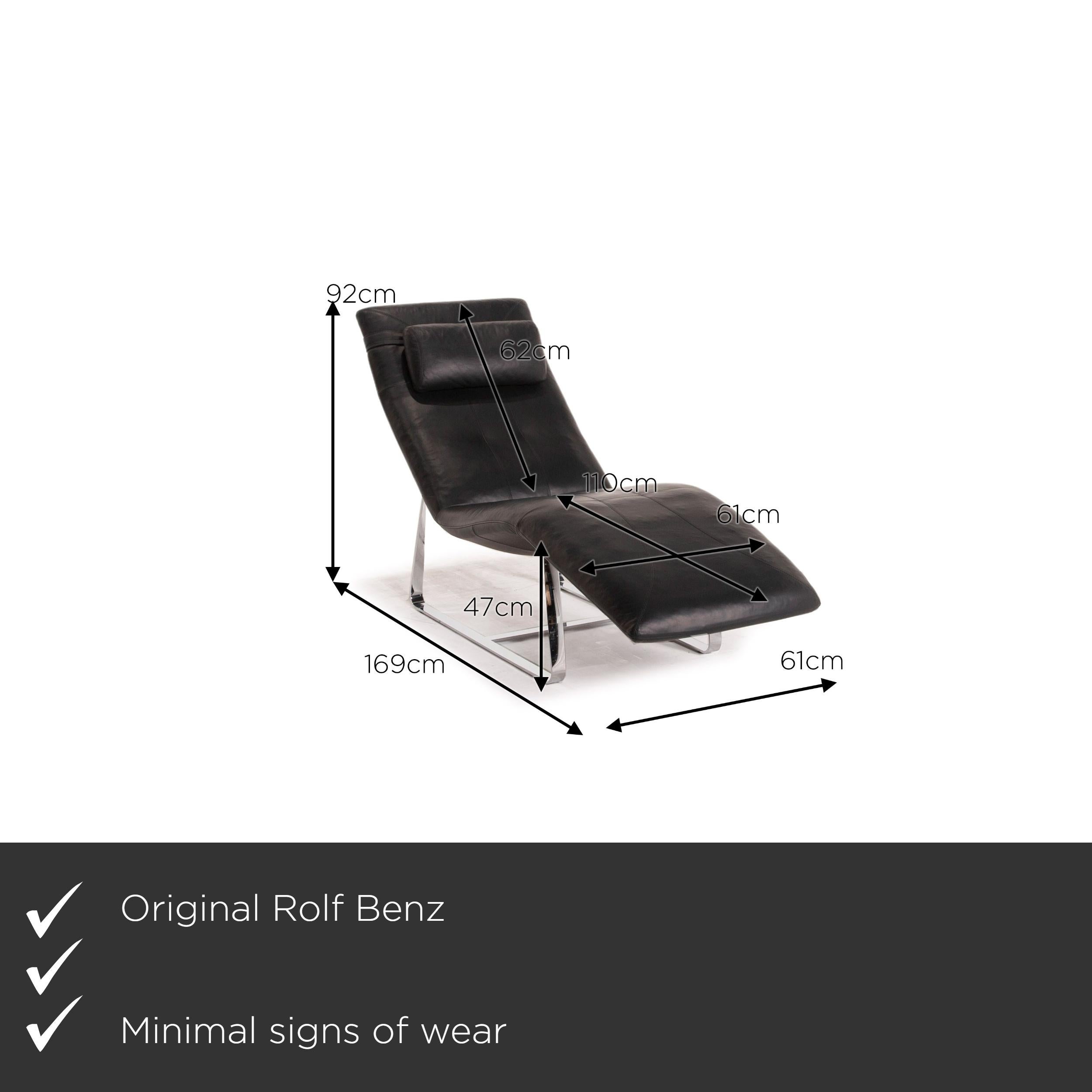 We present to you a Rolf Benz LC 360 leather lounger black.


 Product measurements in centimeters:
 

Depth: 169
Width: 61
Height: 92
Seat height: 47
Rest height:
Seat depth: 110
Seat width: 61
Back height: 62.
 