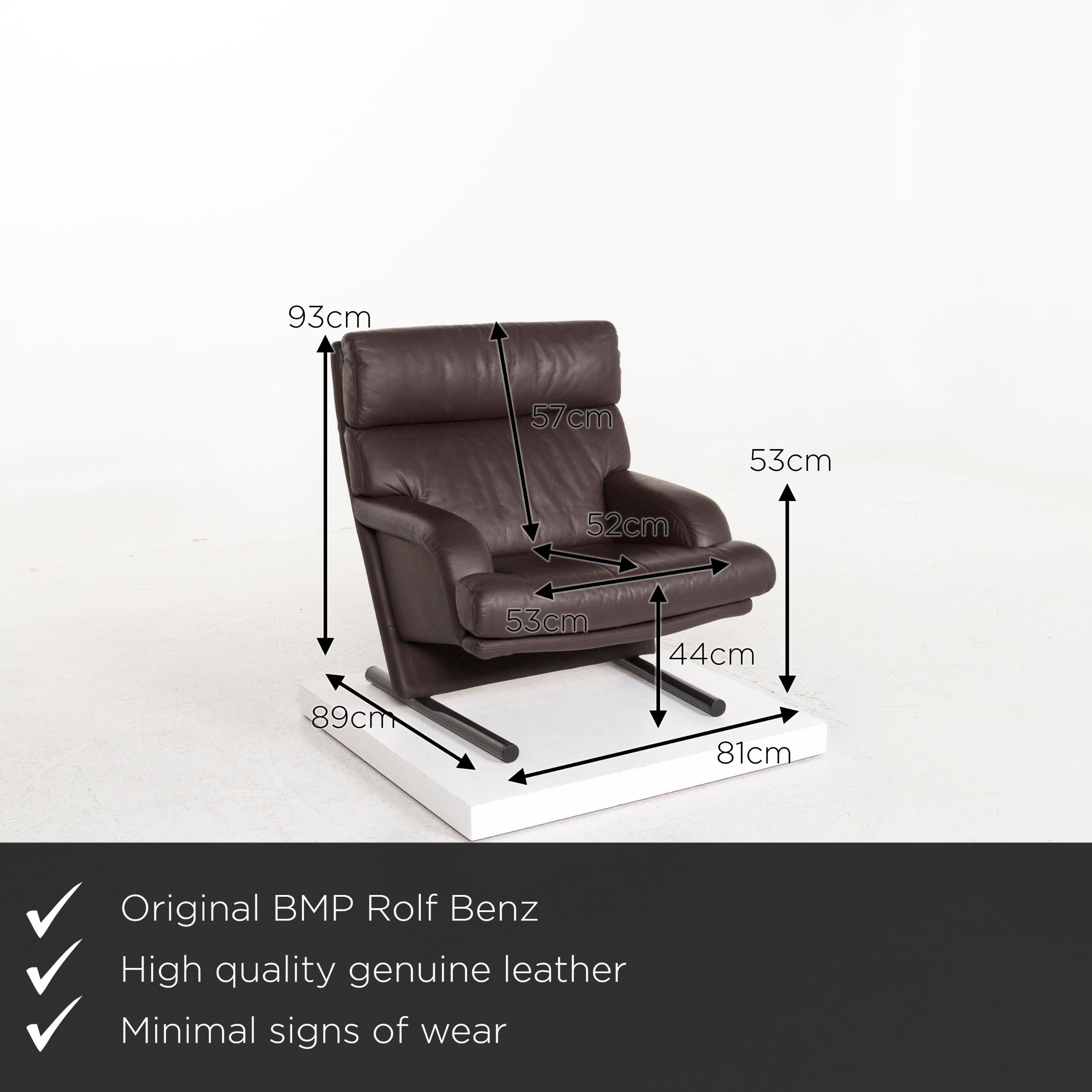 We present to you a Rolf Benz leather armchair brown dark brown club armchair.

Product measurements in centimeters:

Depth 89
Width 81
Height 93
Seat height 44
Rest height 53
Seat depth 52
Seat width 53
Back height 57.



   