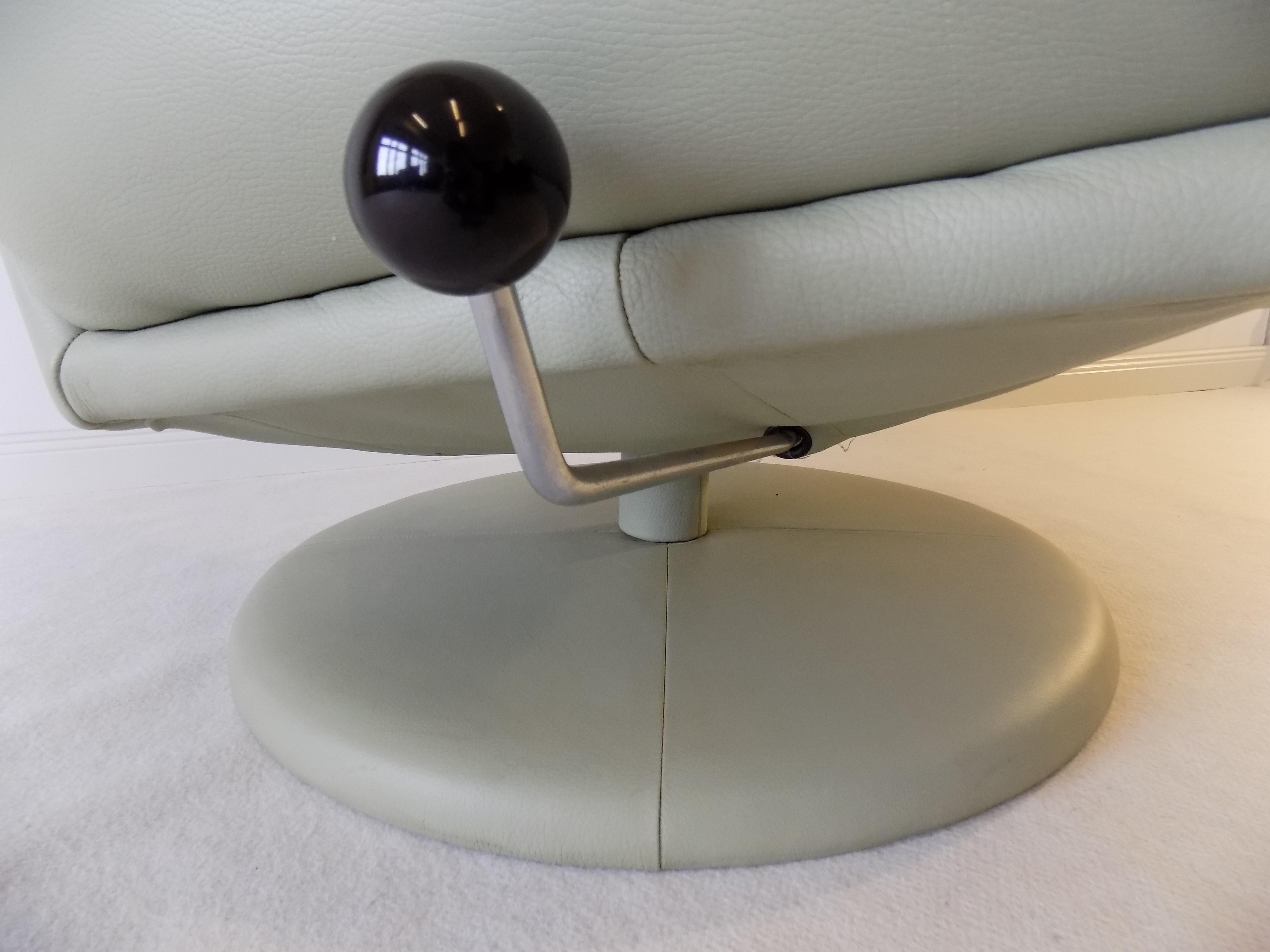 Rolf Benz Leather Loungechair Light-Mint, 1980s Germany, Swivel, Tiltable For Sale 5