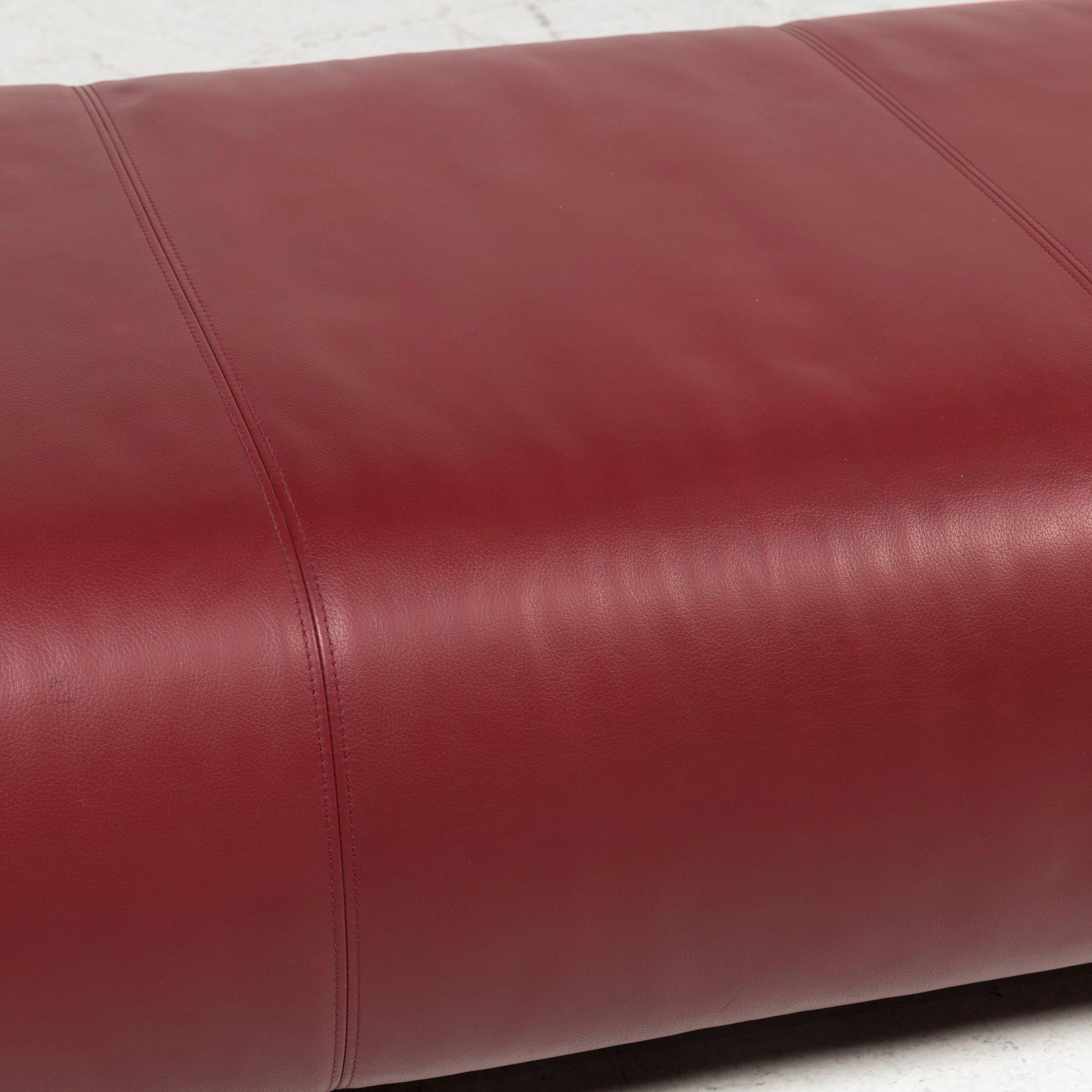 We bring to you a Rolf Benz leather ottoman red.
   
 

 Product measurements in centimeters:
 

 Depth 70
Width 130
Height 35.




 