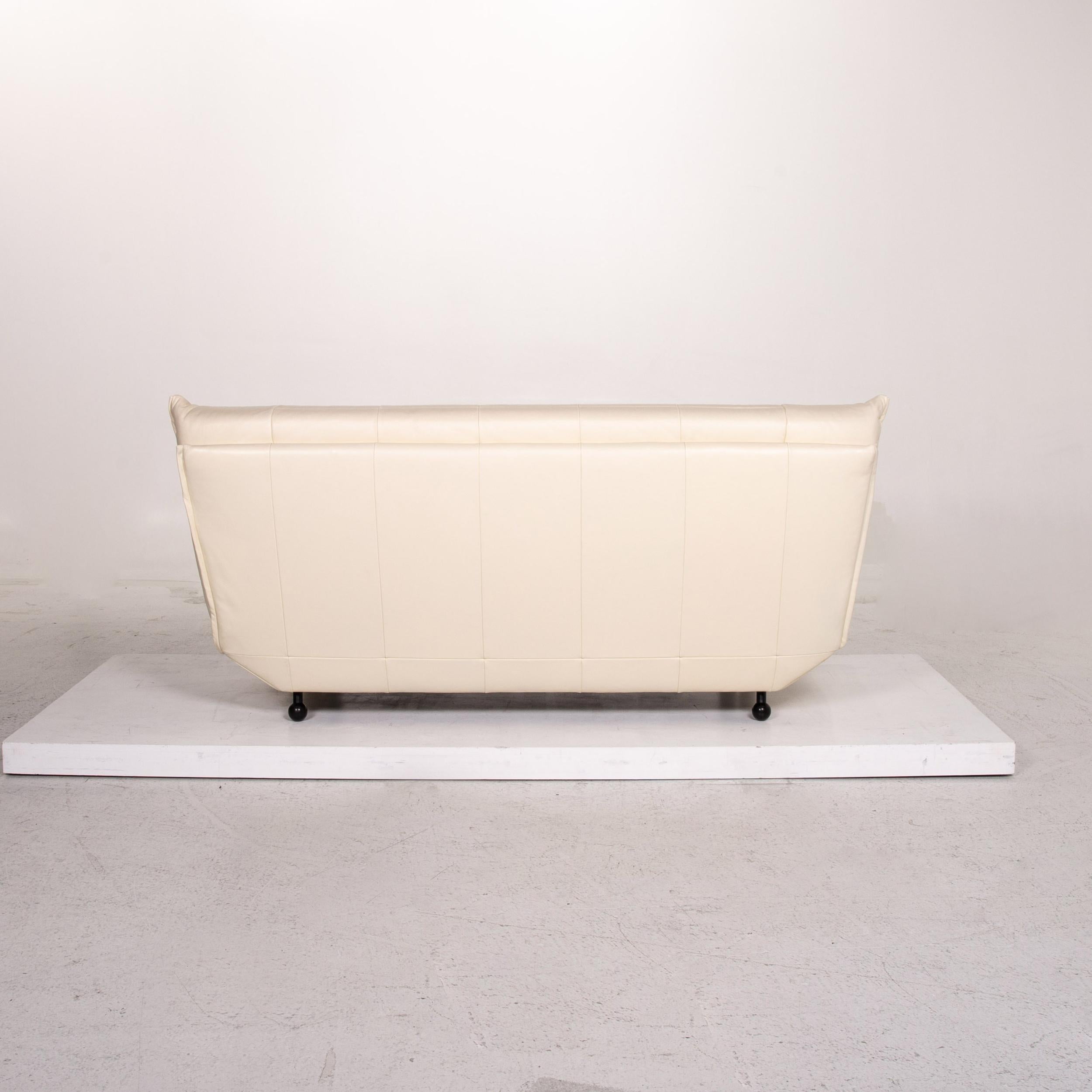 Rolf Benz Leather Sofa Cream Two-Seat Couch In Good Condition For Sale In Cologne, DE