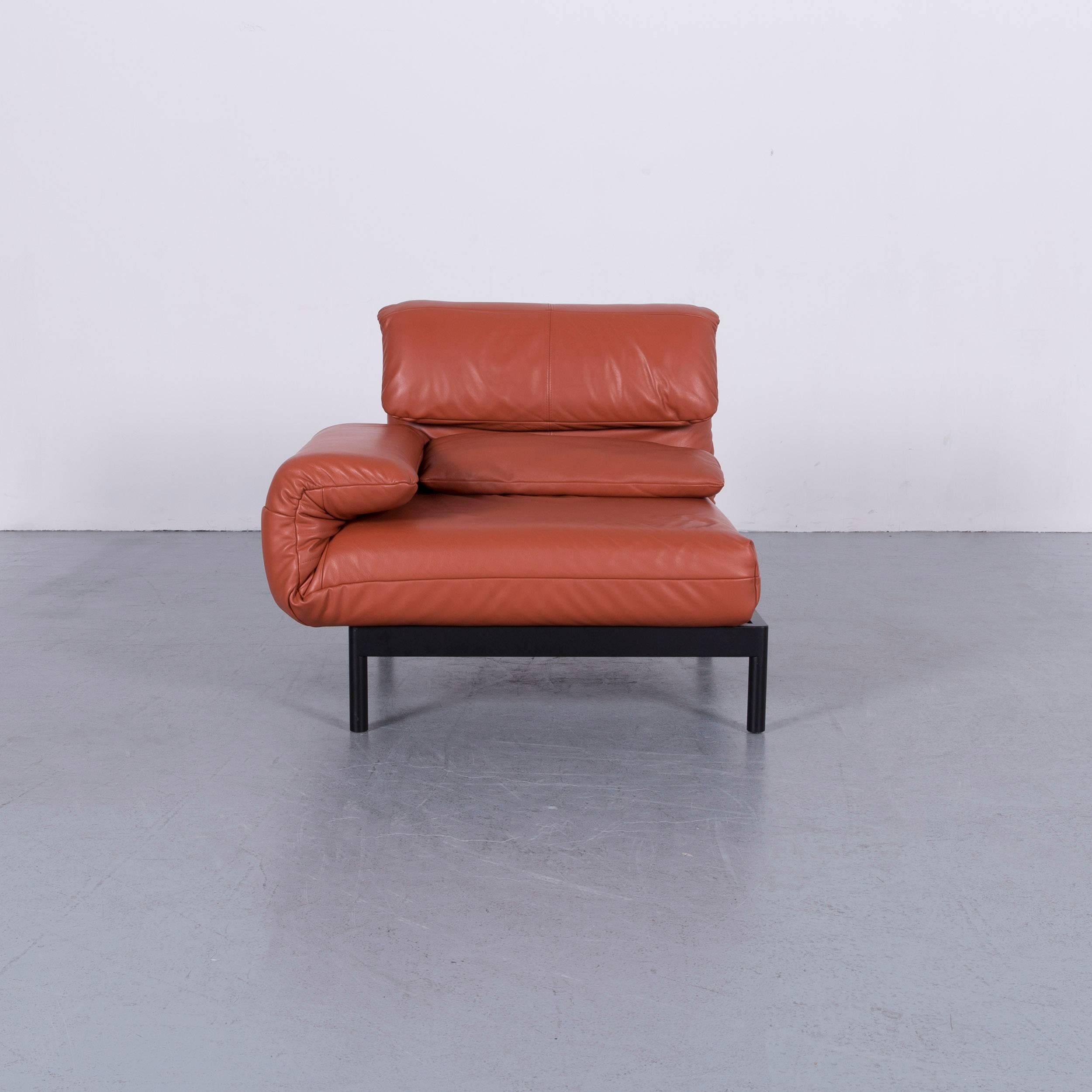 We bring to you a Rolf Benz Plura leather armchair red orange one-seat couch.













  
