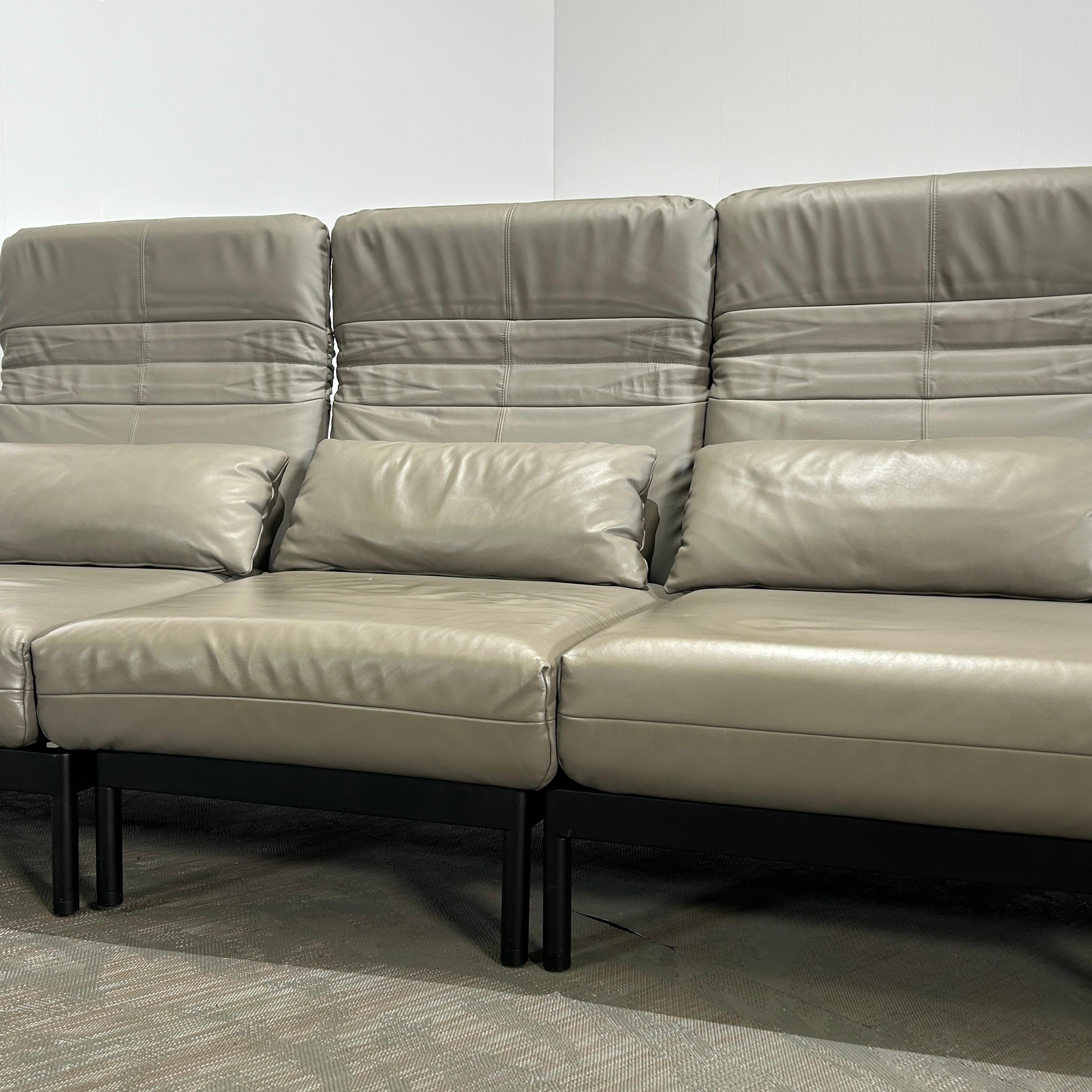 Allemand Rolf Benz Plura Sofa with Chaise en vente