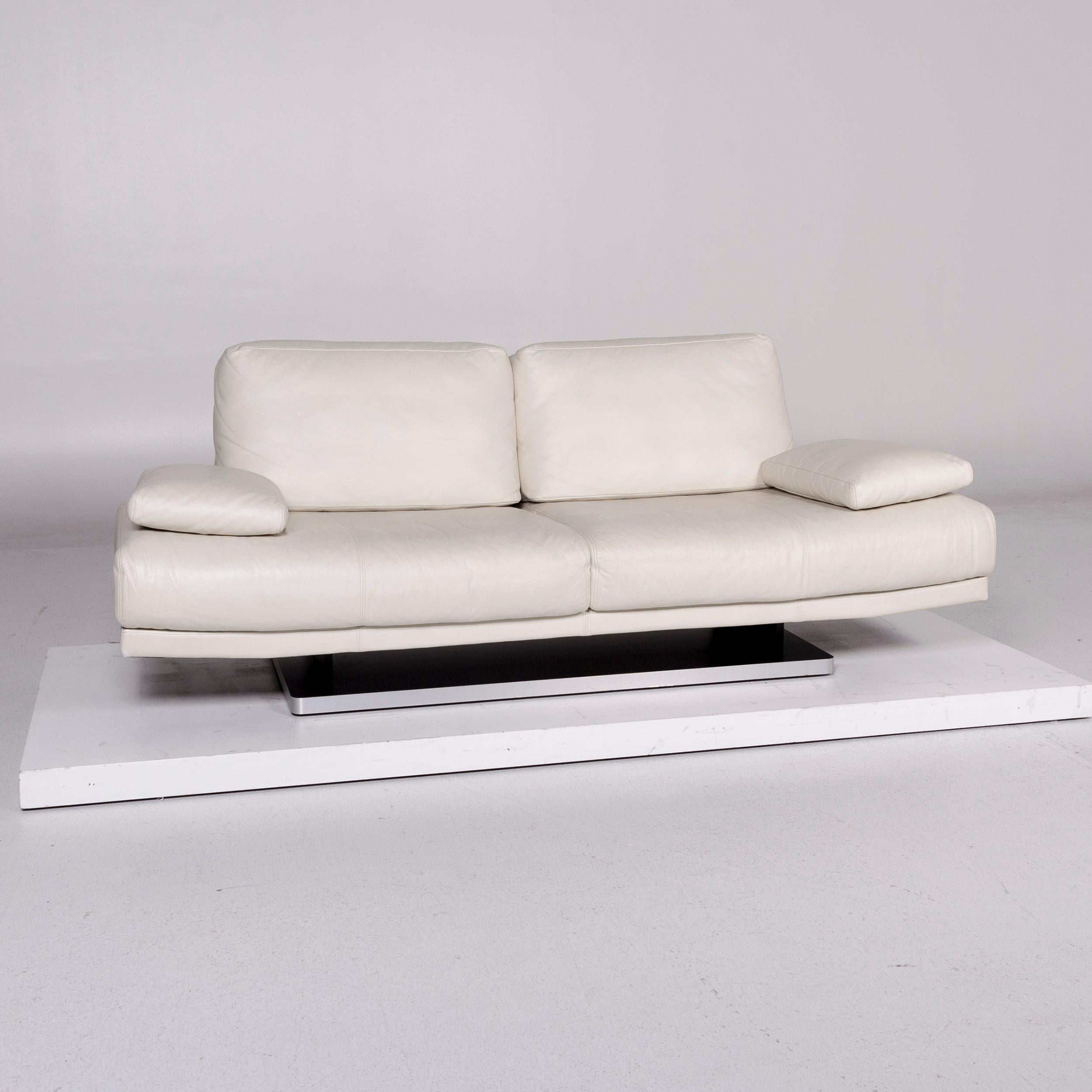 We bring to you a Rolf Benz Rolf Benz 345 leather sofa white two-seat couch.

Product measurements in centimetres
 
Depth 94
Width 210
Height 80
Seat-height 42
Rest-height 55
Seat-depth 57
Seat-width 138
Back-height 39.
  