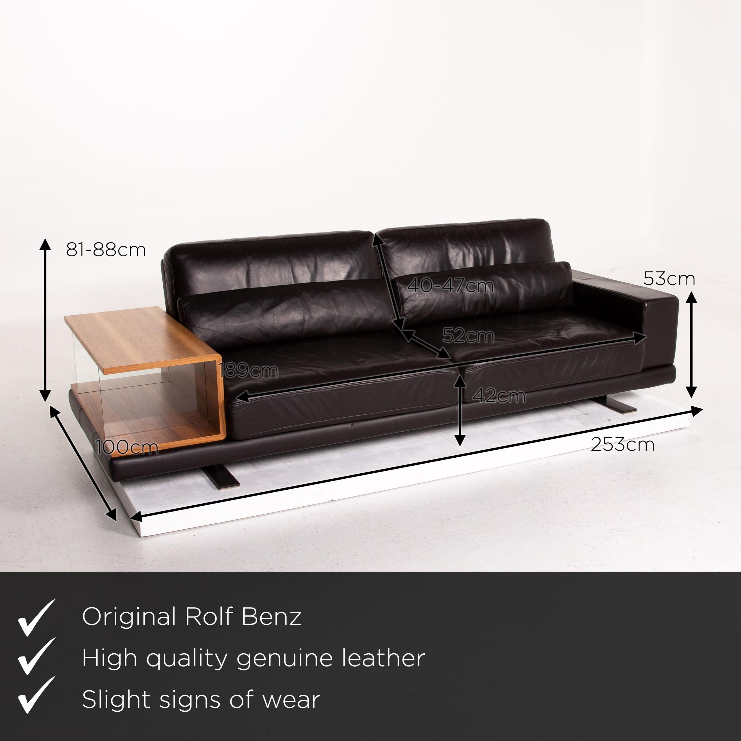 We present to you a Rolf Benz Vero leather sofa brown dark brown three-seat table shelf.


 Product measurements in centimeters:
 

Depth 100
Width 253
Height 81
Seat height 42
Rest height 53
Seat depth 52
Seat width 189
Back height