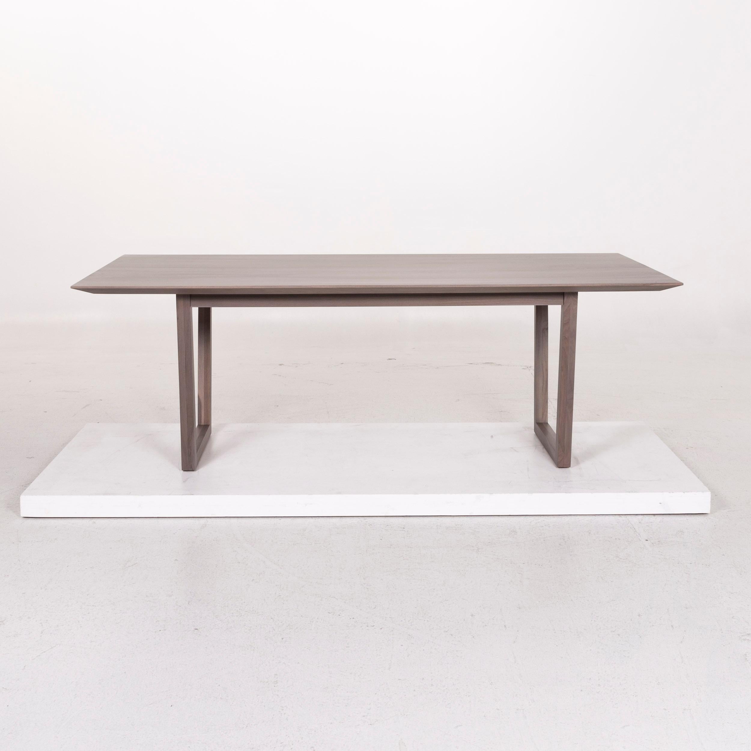 We bring to you a Rolf Benz wood dining table gray table.


 Product measurements in centimeters:
 

Depth 99
Width 221
Height 76.





 