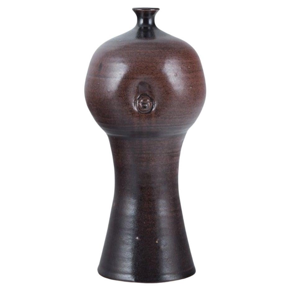 Rolf Fagerberg, (1934-2008). Ceramista svedese. Grande vaso di ceramica unico nel suo genere.