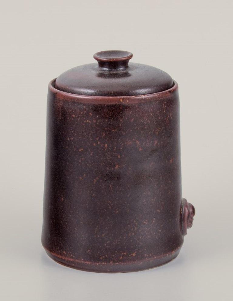 Svedese Rolf Fagerberg (1934-2008). Ceramista svedese. Unico vaso con coperchio in ceramica. in vendita