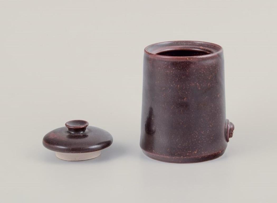 Smaltato Rolf Fagerberg (1934-2008). Ceramista svedese. Unico vaso con coperchio in ceramica. in vendita