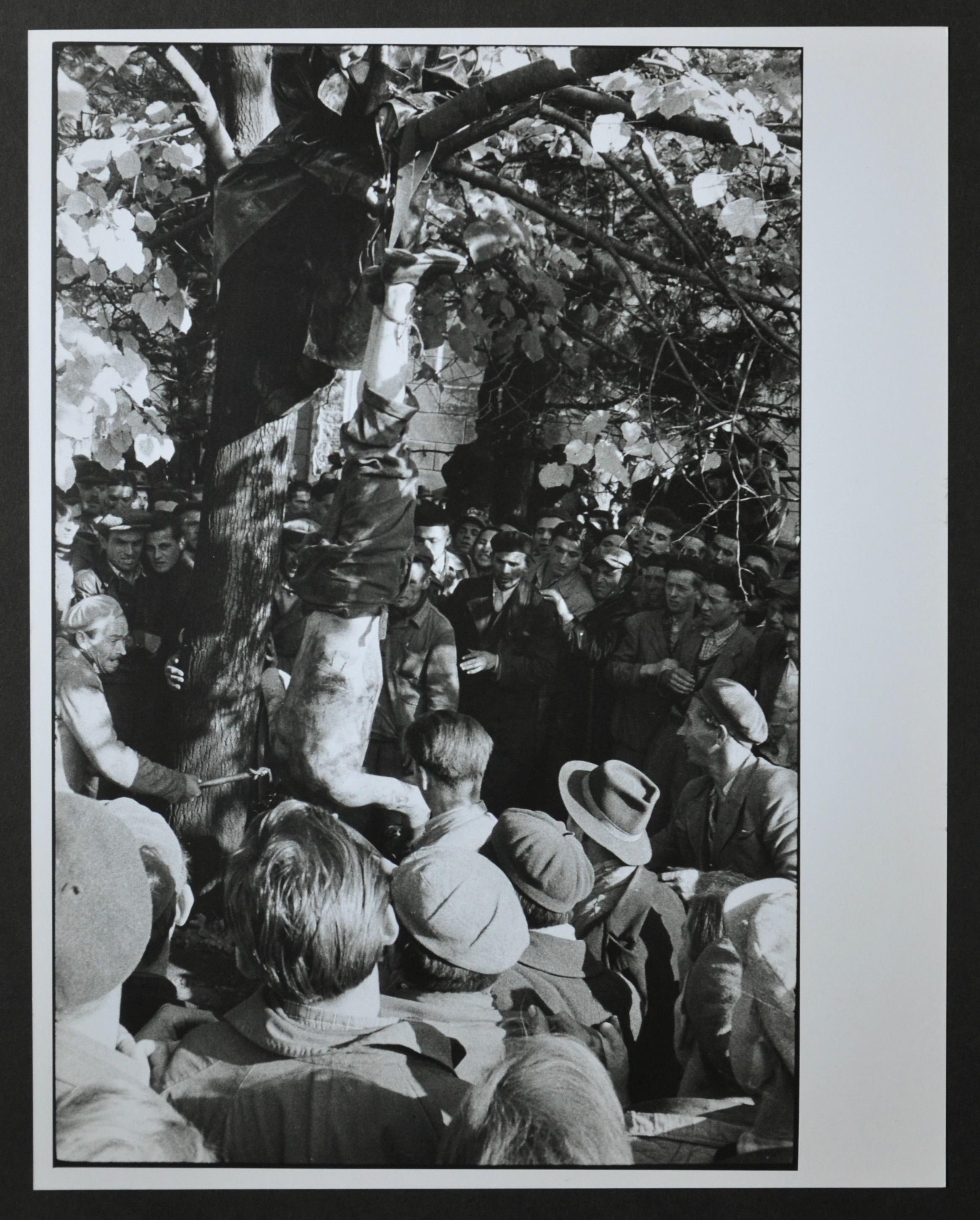 Rolf Gillhausen Black and White Photograph - Hungarian revolutionaries hanging pro-Soviet activist, Hungary 1956.