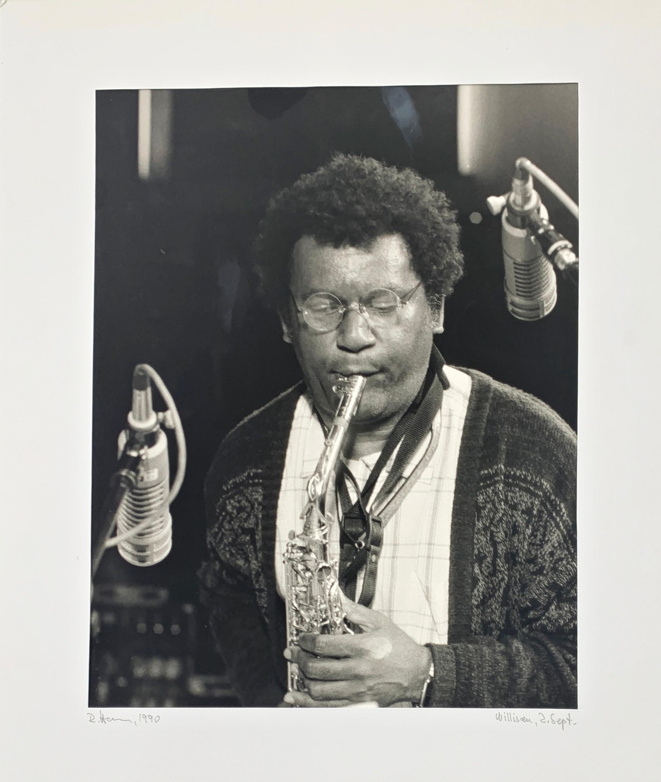 Rolf Hans
Frankfurt 1938 - 1996 Basel
Anthony Braxton, Willisau, September 2, 1990
Signed and dated on the passe-partout
Signed, dated and titled on the reverse
30.1 x 23.6 cm

Provenance: estate of the artist

The painter, sculptor and photographer