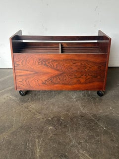 Rolf Hesland para Bruksbo Carro para discos de vinilo de palisandro brasileño, revistero