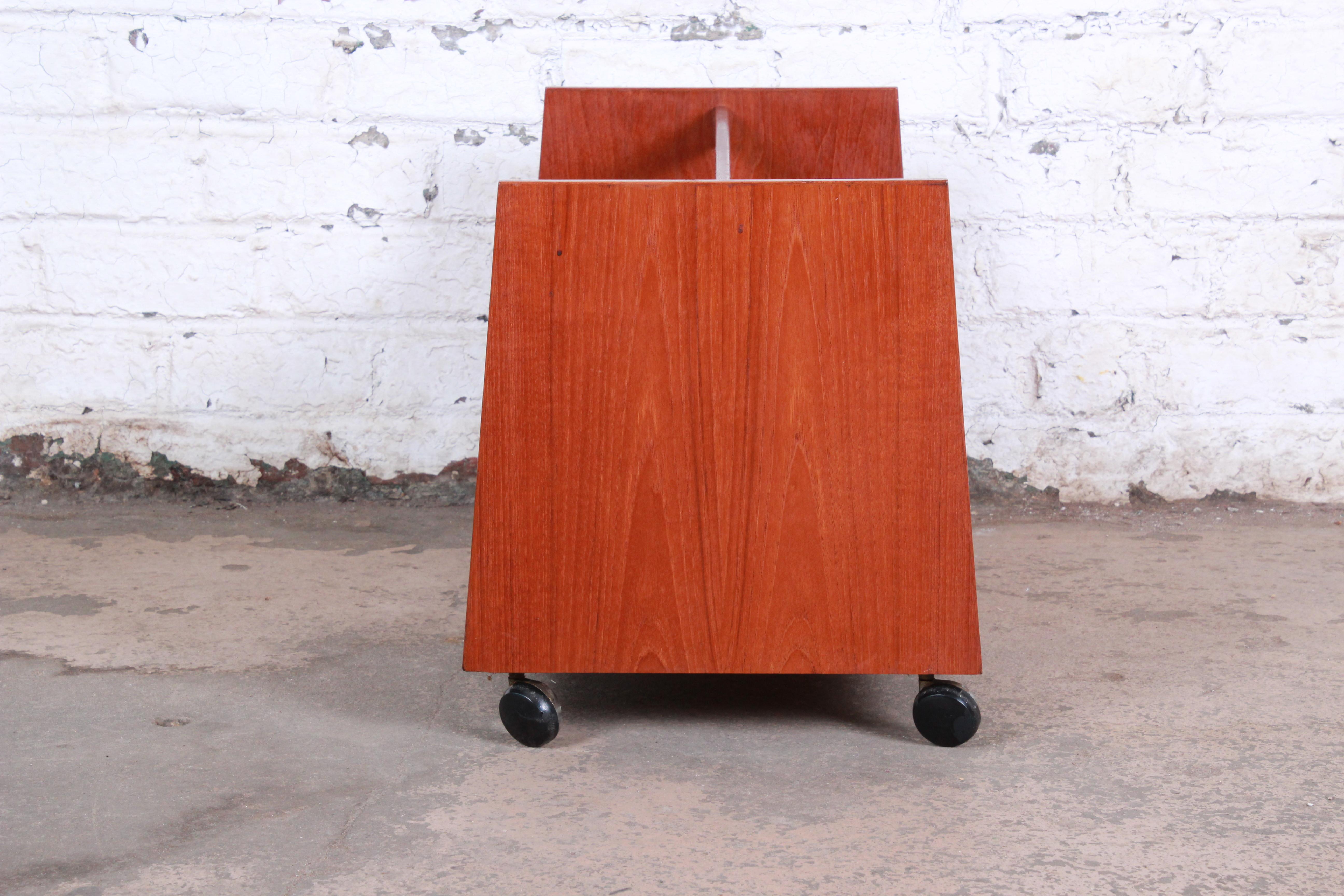 Rolf Hesland for Bruskbø Scandinavian Modern Teak Record Holder or Magazine Rack In Good Condition In South Bend, IN