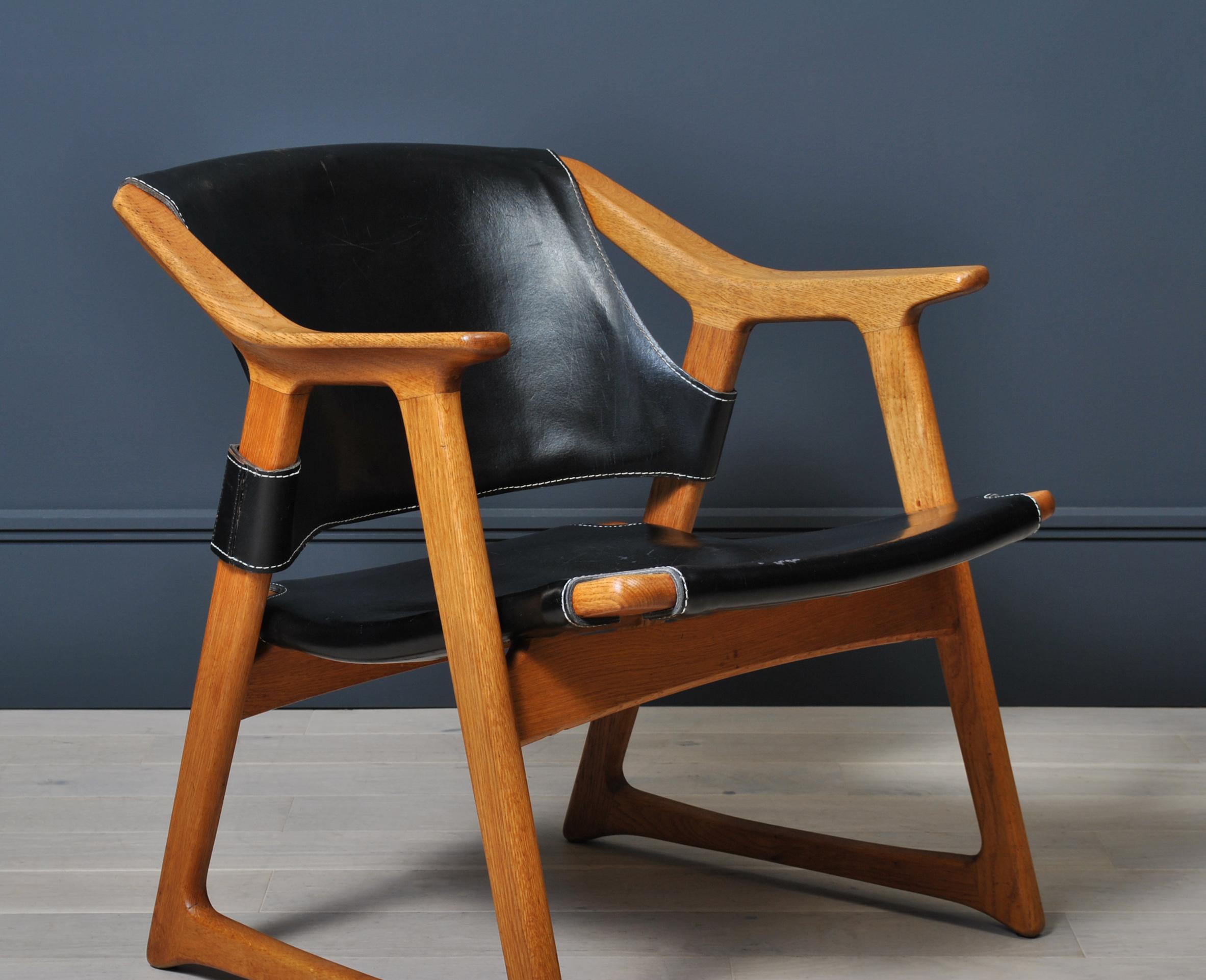 The incredibly rare ‘Fox’ chair.
Rolf Hesland designed the Fox armchair in 1958 whilst at the Bruksbo studios. Haug Snekkeri craftsman in Norway produced the chair. Golden oak frame with original black saddle leather. An outstanding contribution to