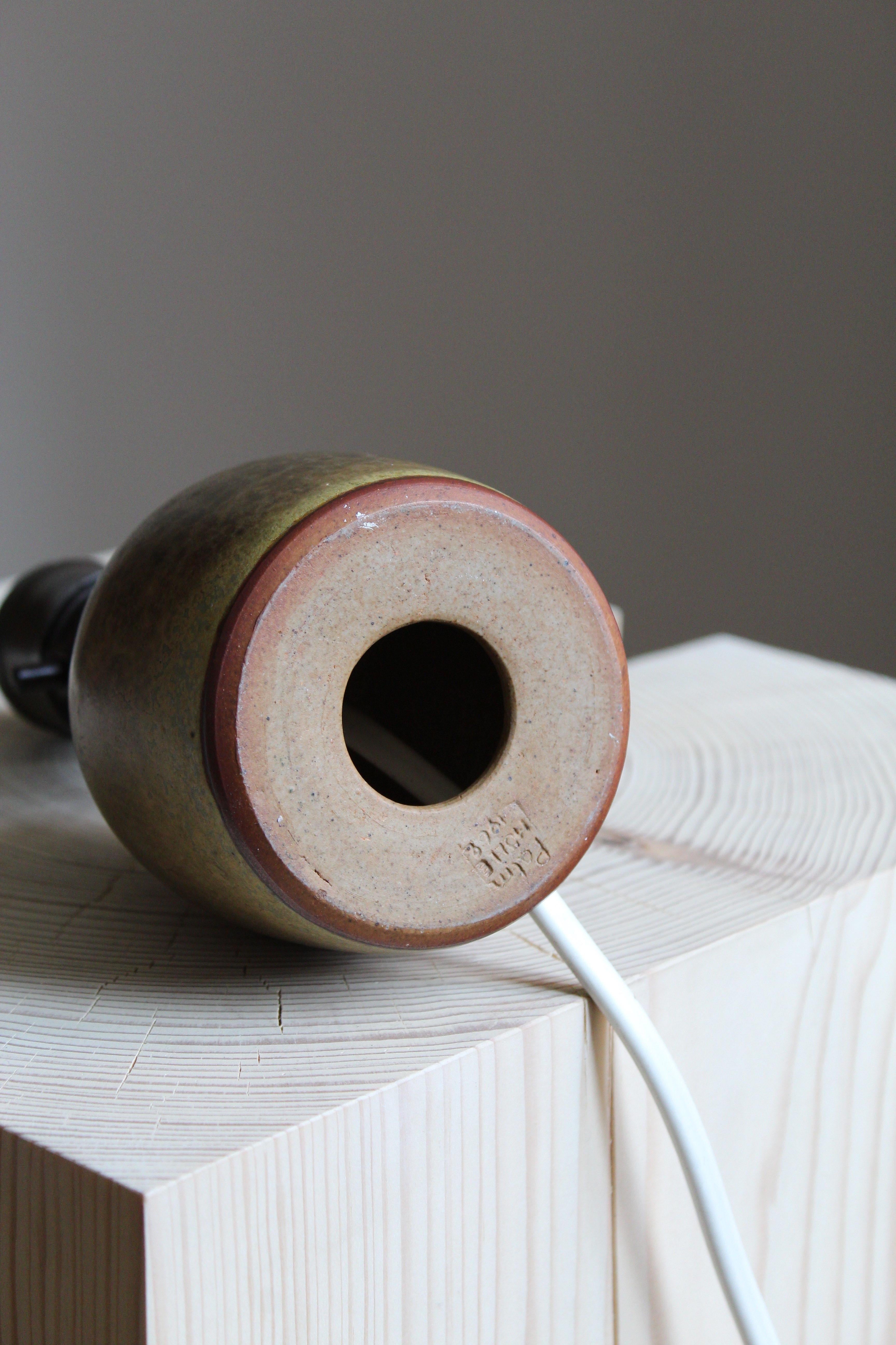 Rolf Palm, Small Table Lamp, Glazed Stoneware, Linen, Mölle, Sweden, 1962 In Good Condition In High Point, NC