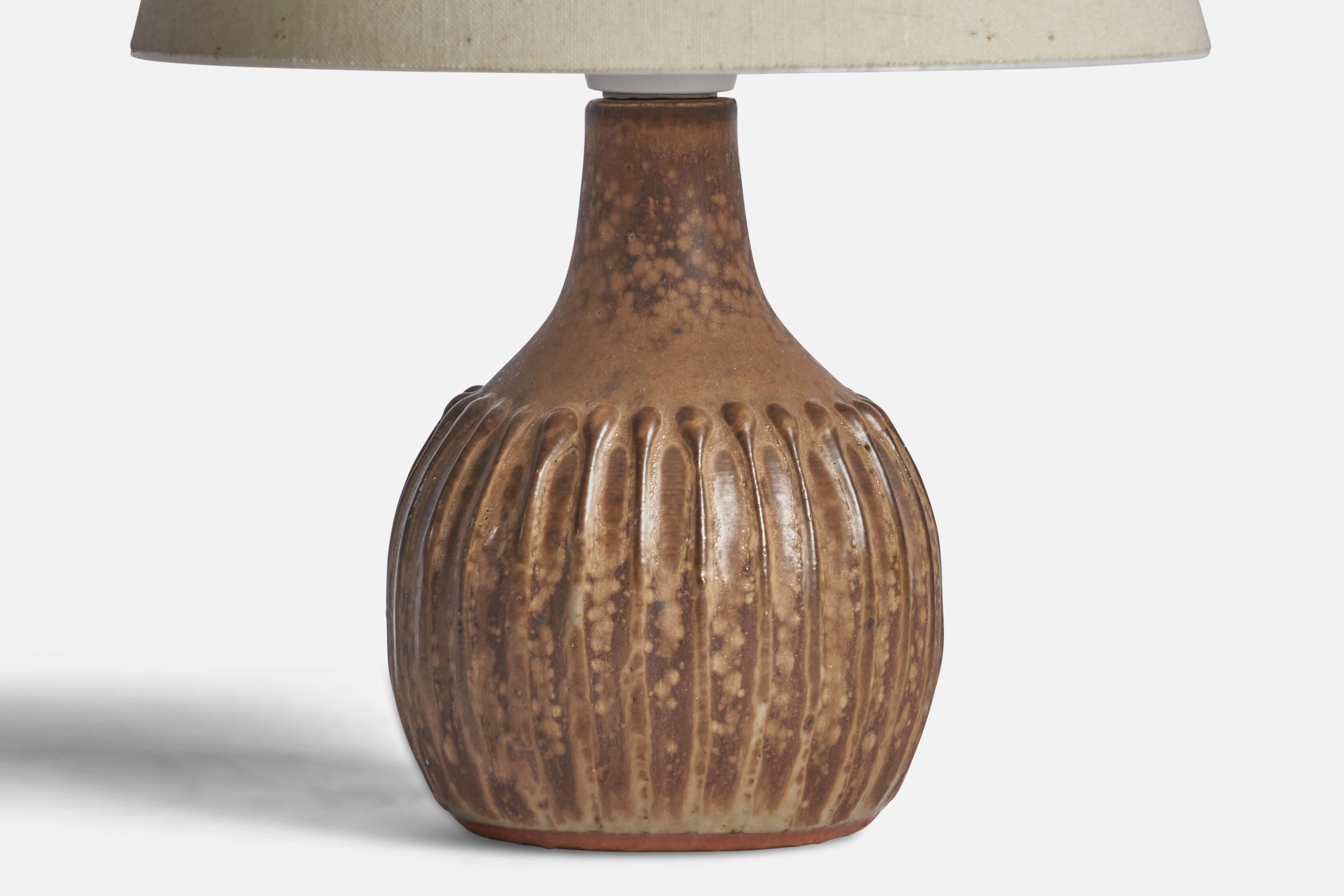 Rolf Palm, petite lampe de bureau, grès, Suède, années 1960 Bon état - En vente à High Point, NC